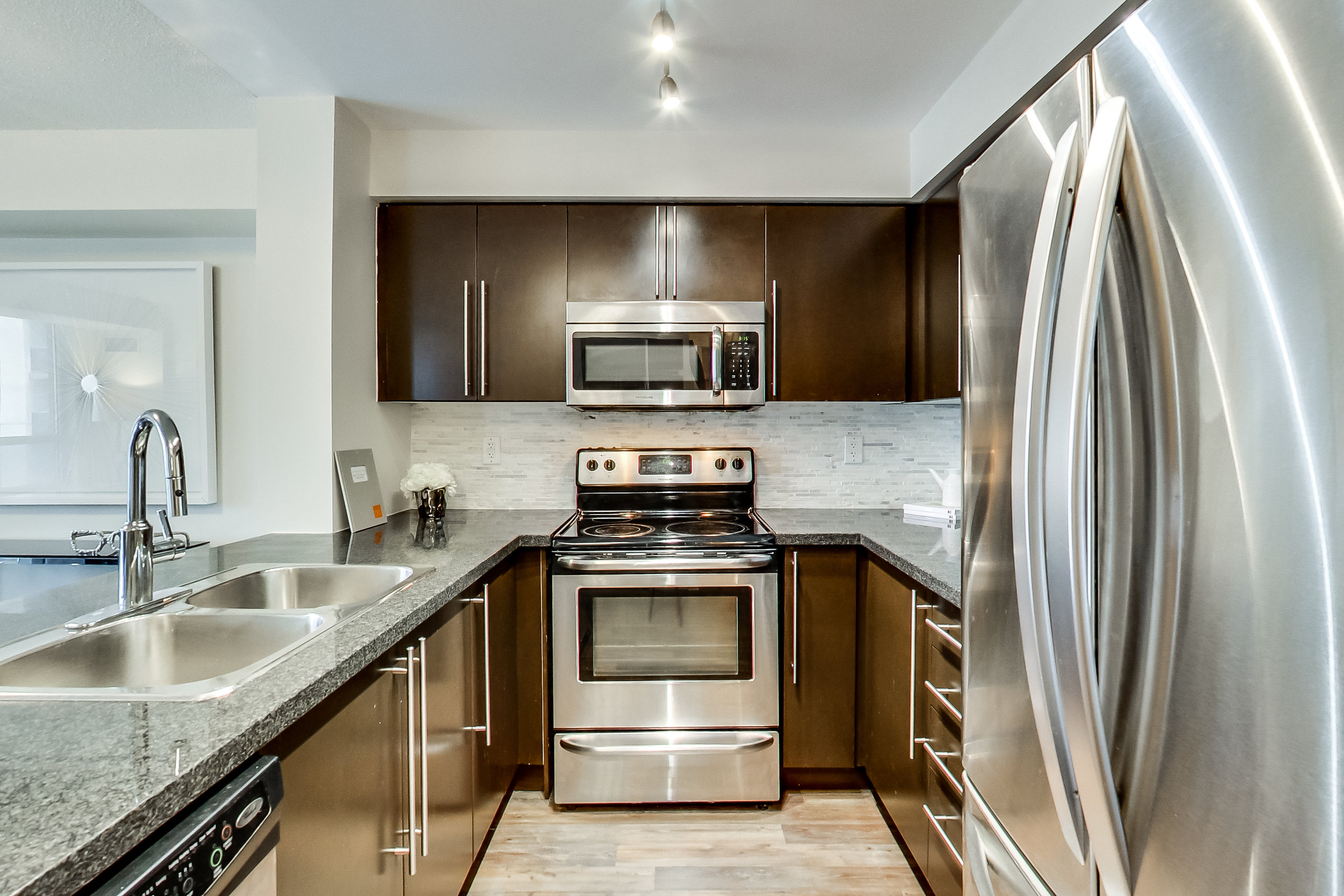 06. Kitchen.jpg