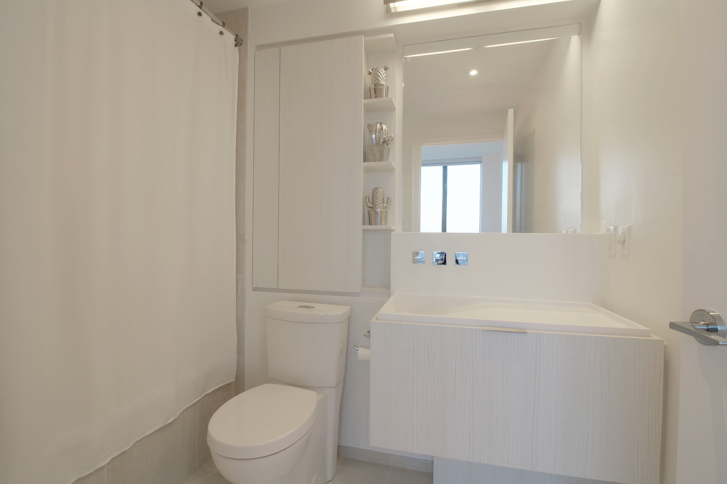 11. Master Bathroom.jpg