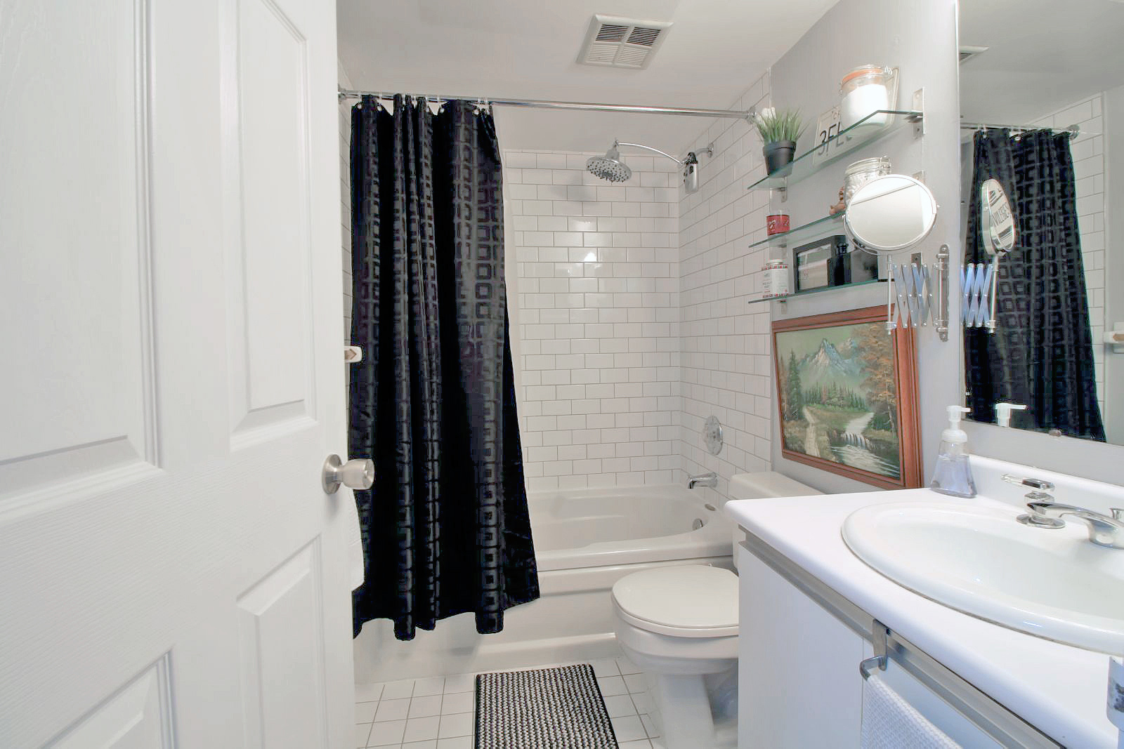 06 - 801 King Street West 907 - Bathroom.jpg