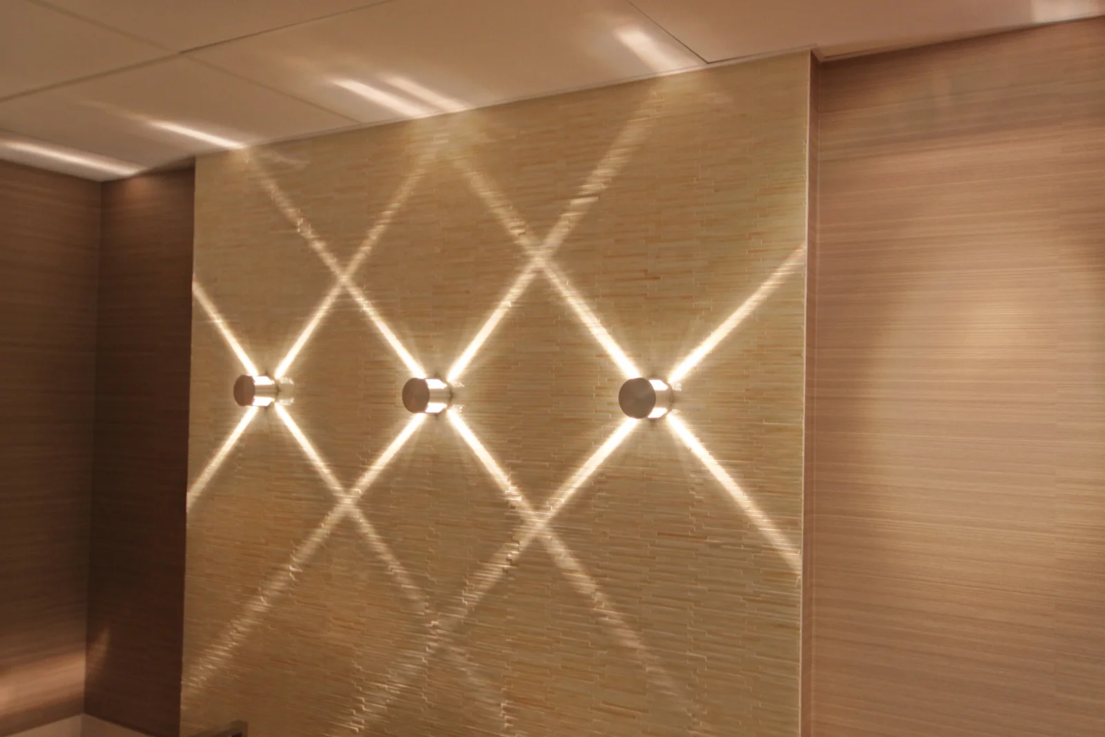 18 - Hallway Lights.jpg