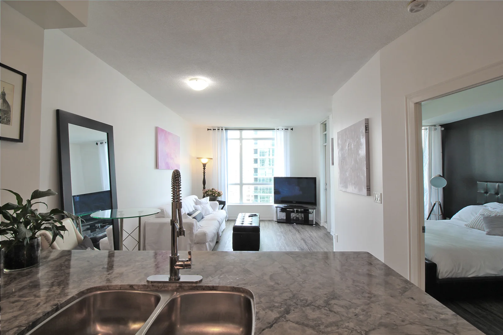 01 - Living Room 3.jpg