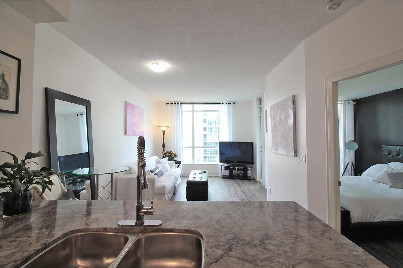 01 - Living Room 3.jpg