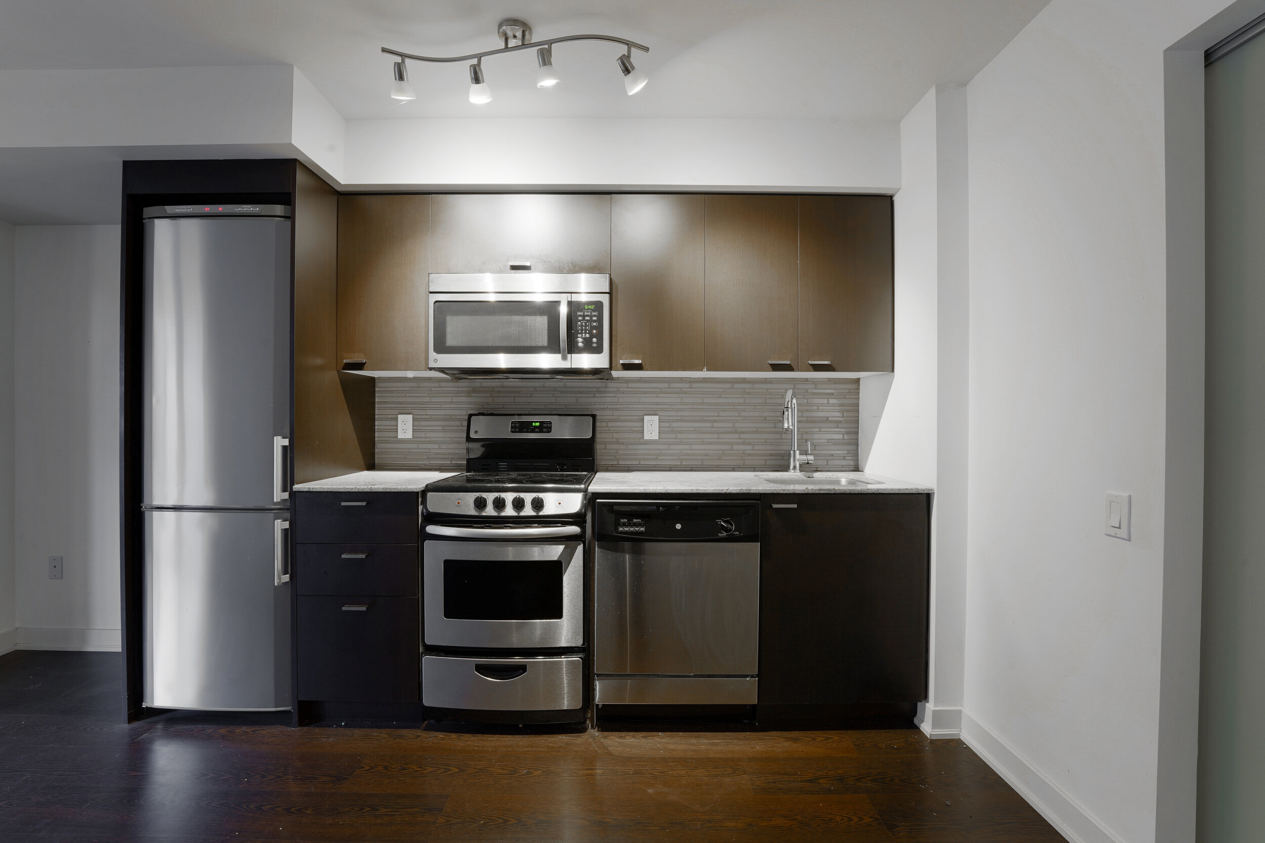 775 King Street West 311 - 03 Kitchen.jpg