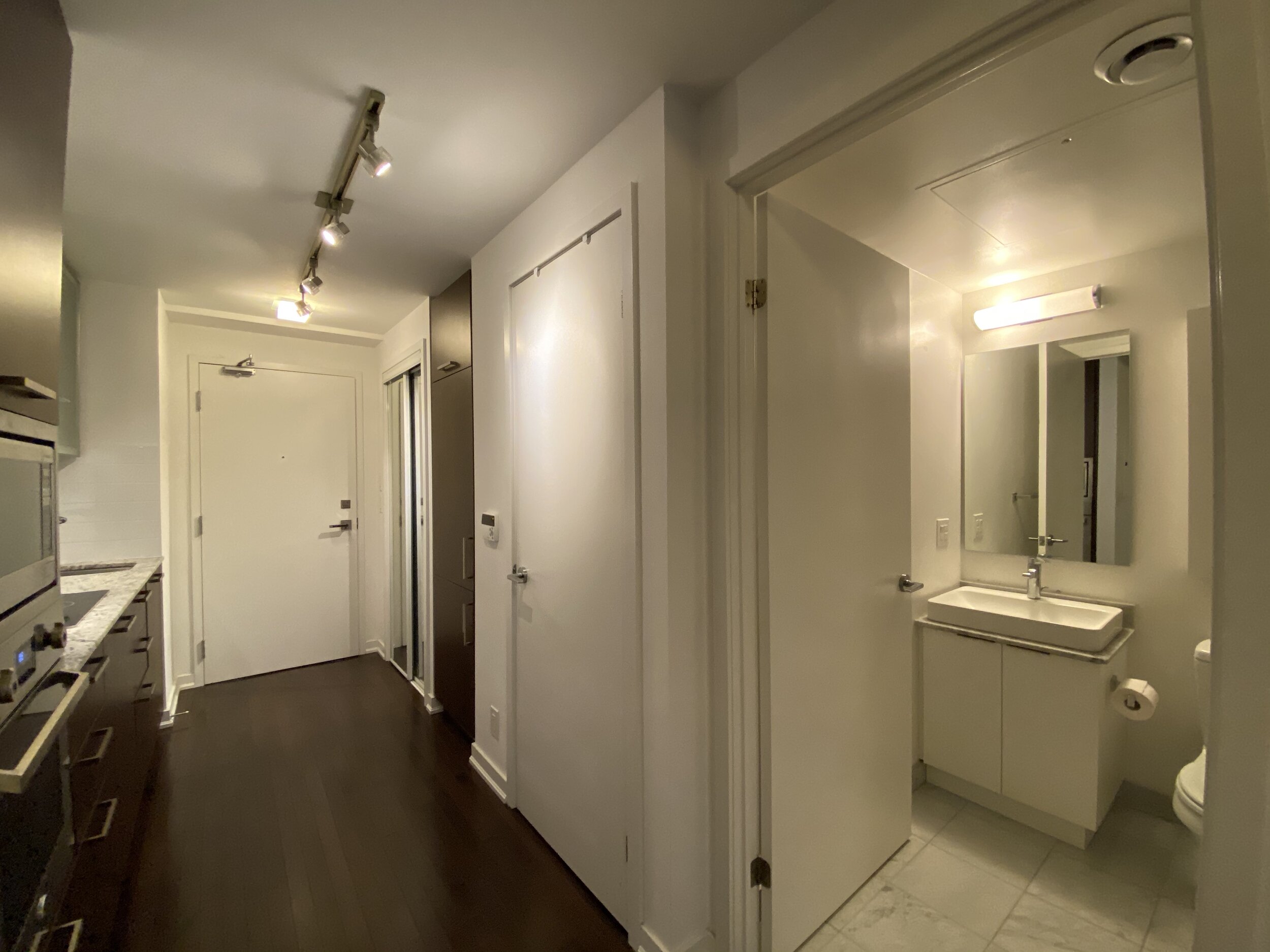 Foyer:Bathroom (1).jpg