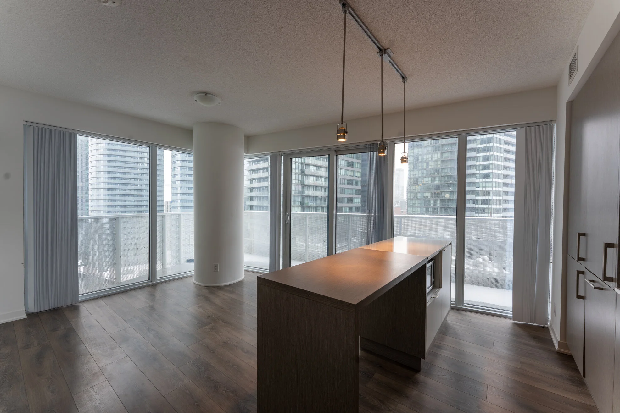 LEASED: 100 Harbour St #1502 
