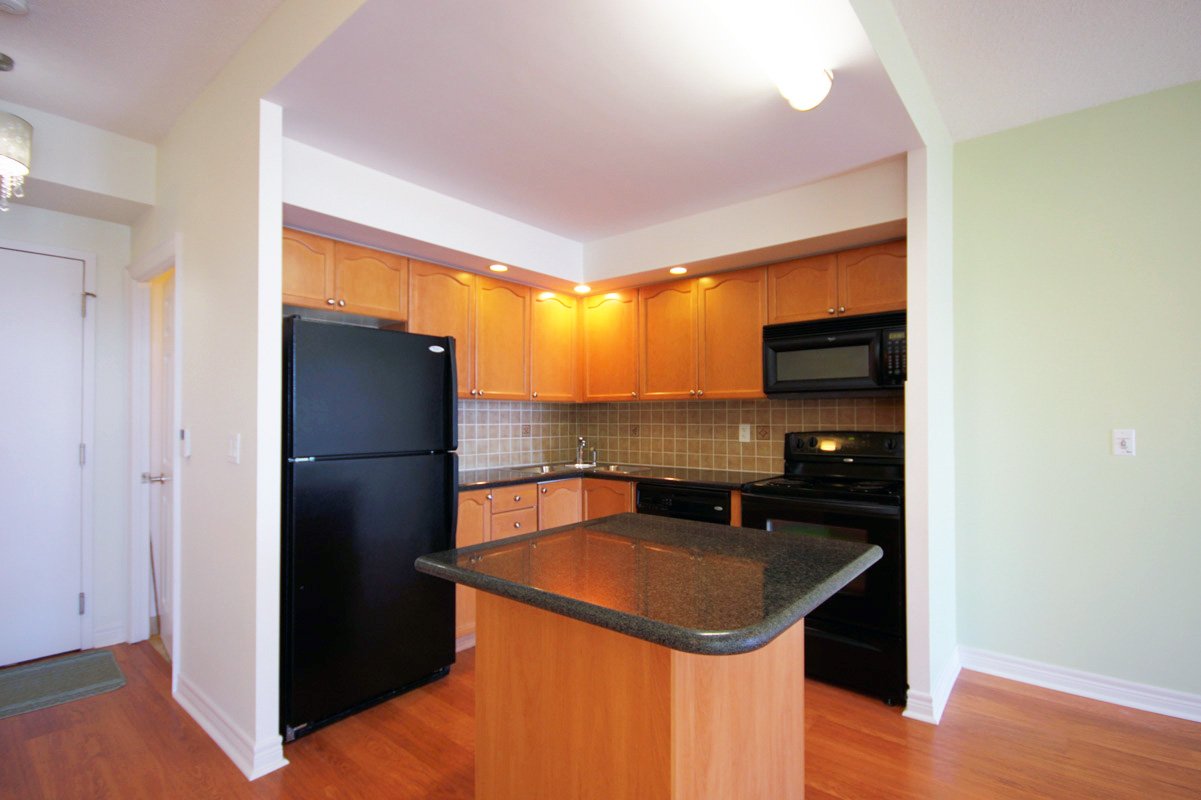 LEASED: 33 Cox Blvd 907