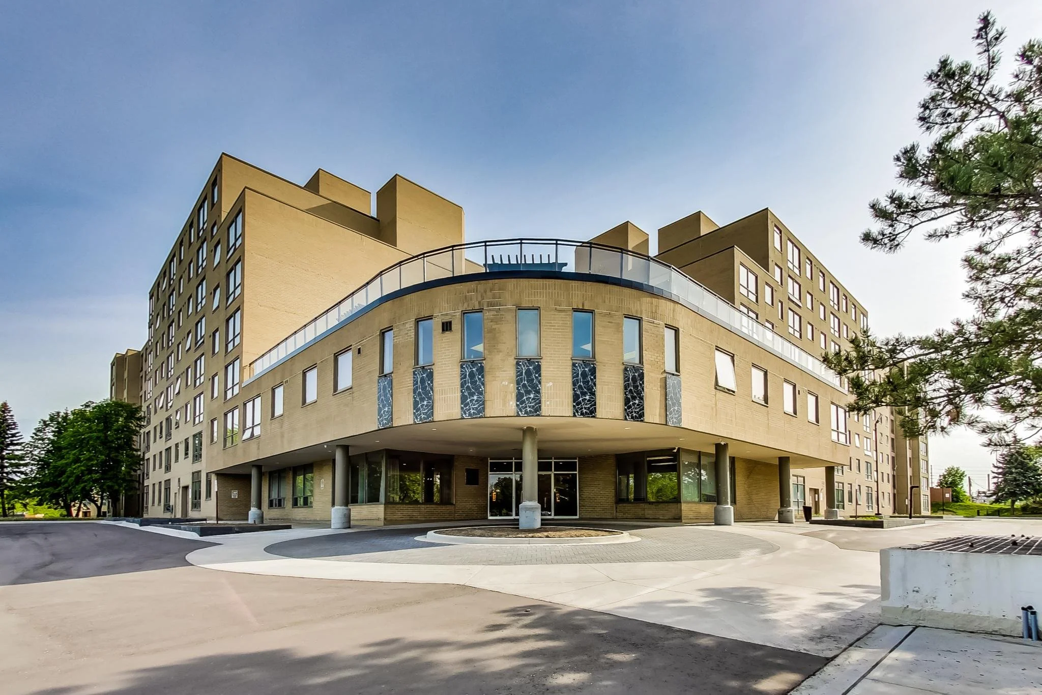 SOLD: 326 Major Mackenzie Drive East #702