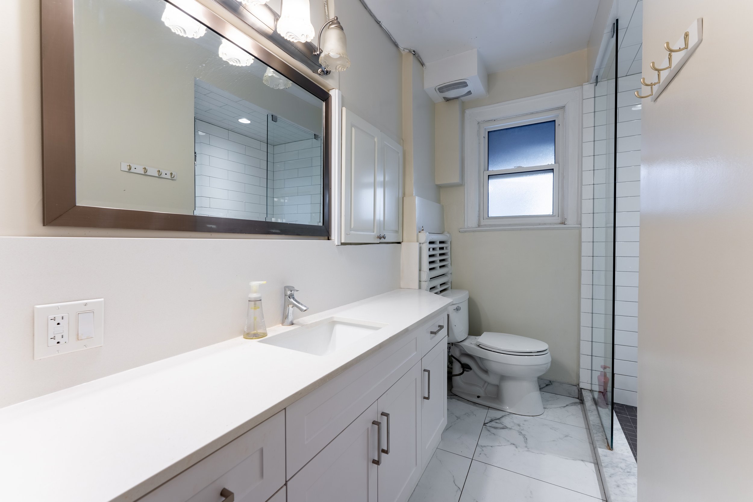 17 - Bathroom Upper 1.jpg