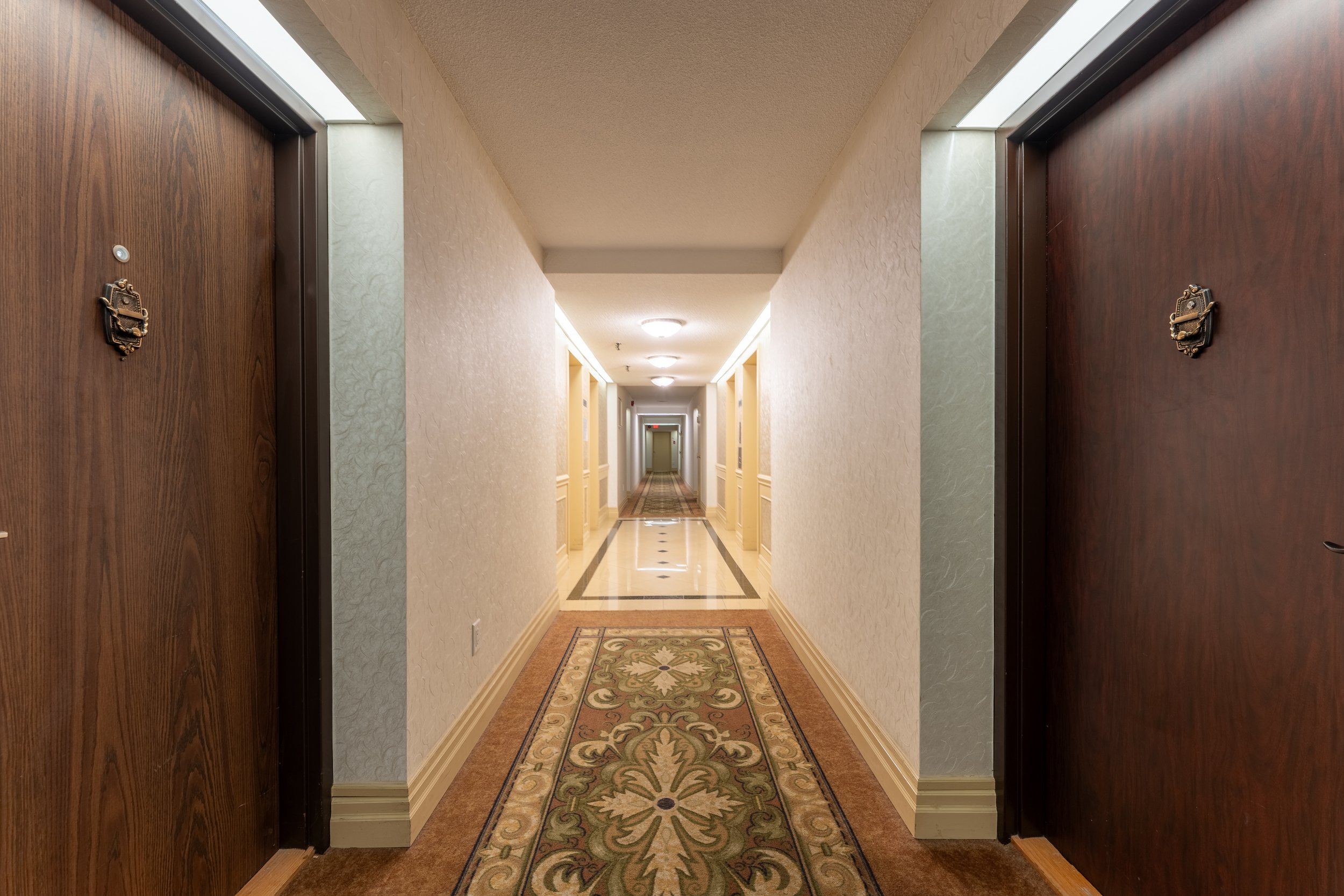 19 - DSC01480-HDR - Hallway.jpg