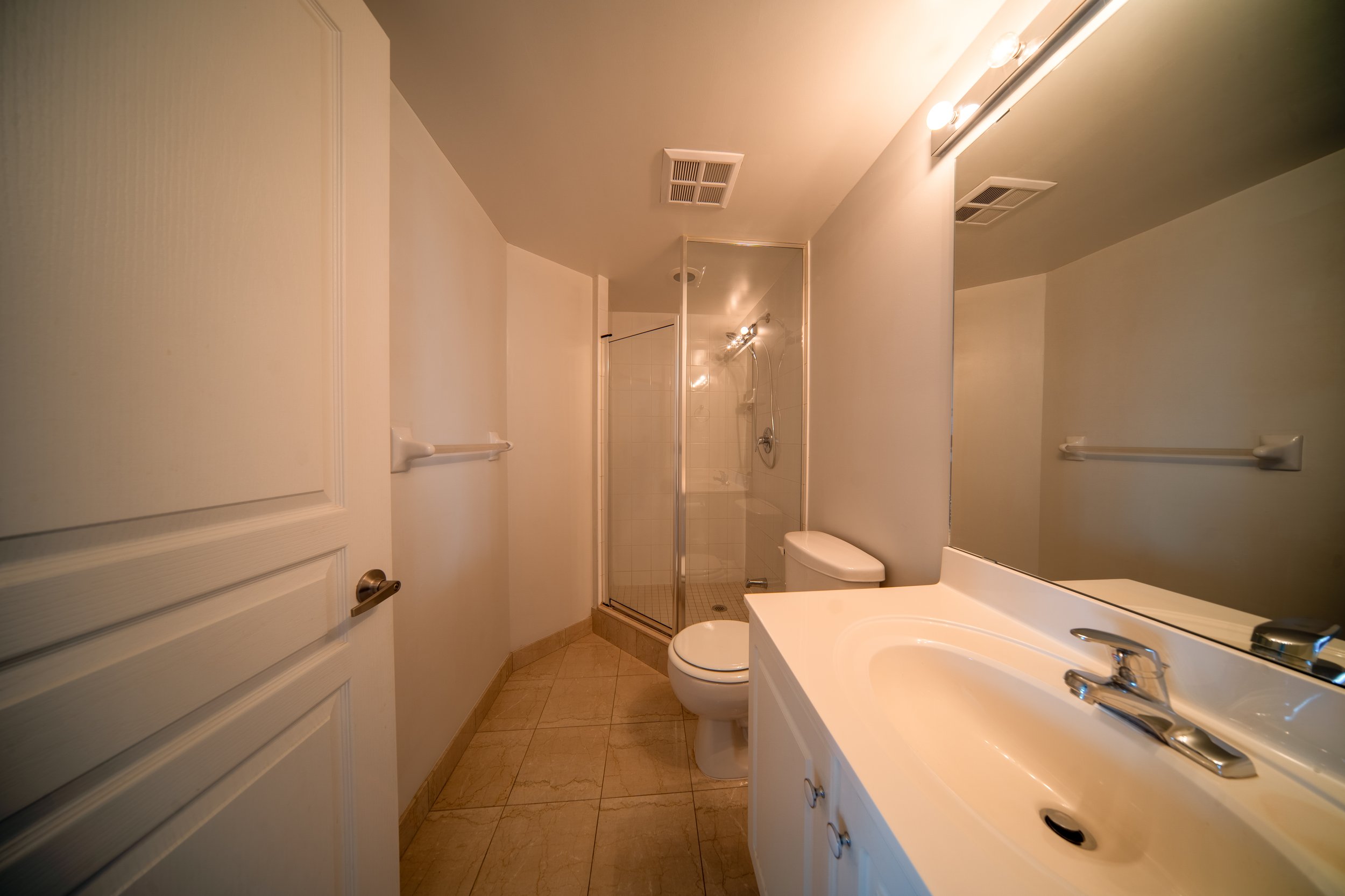 16 - Bathroom Second 01 - 9mm DSC01002-HDR.jpg