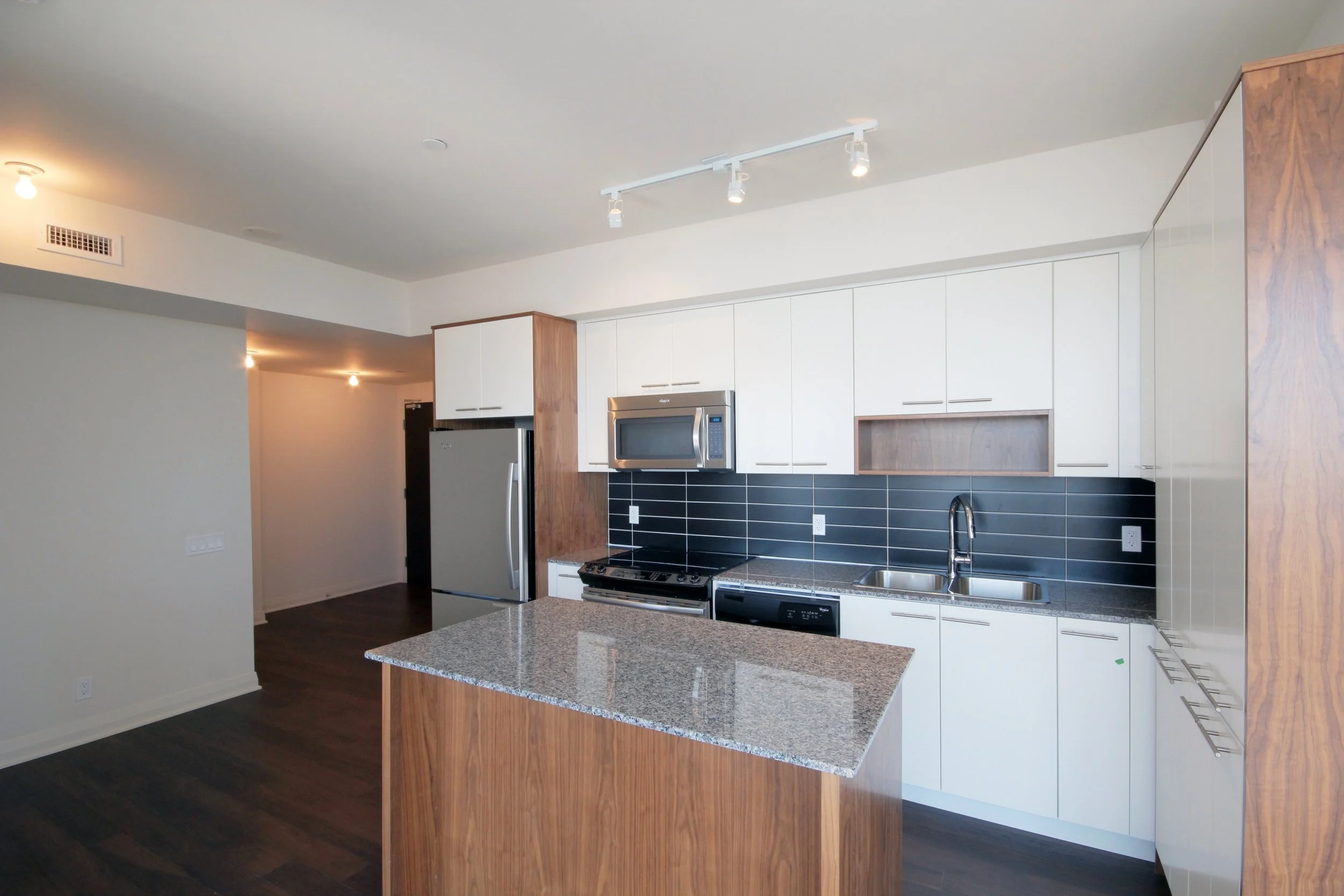 5 Valhalla Inn Road - 03 - Kitchen.jpg