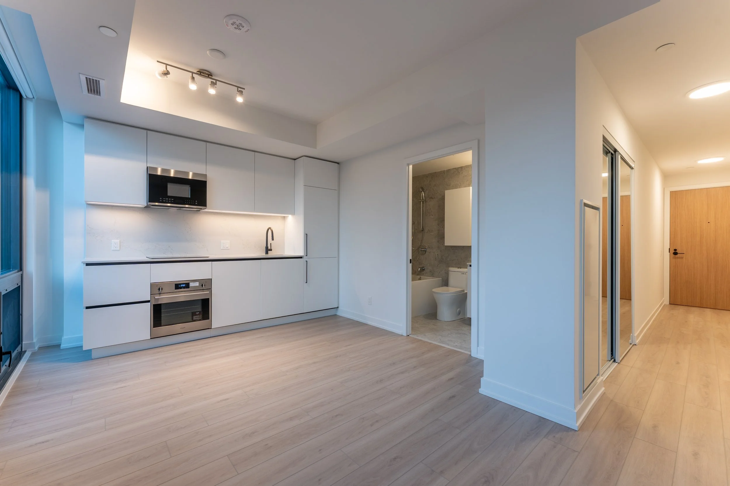 FOR LEASE: 35 Parliament Street 907