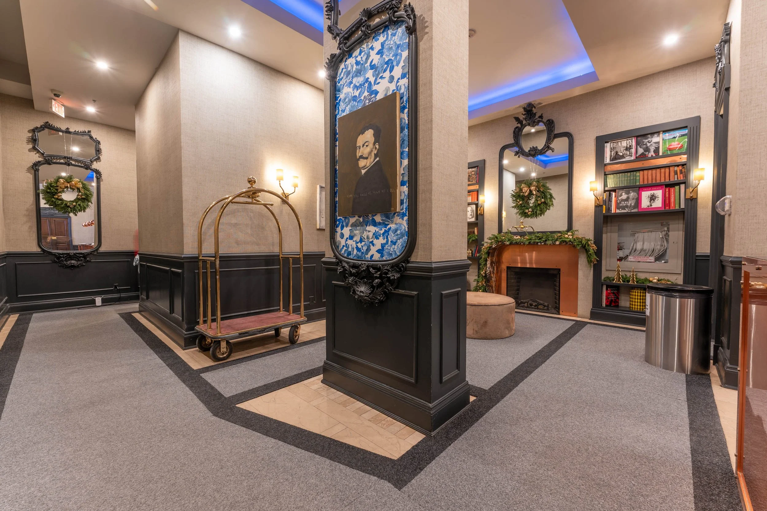 31 - DSC09020-HDR - Lobby.jpg