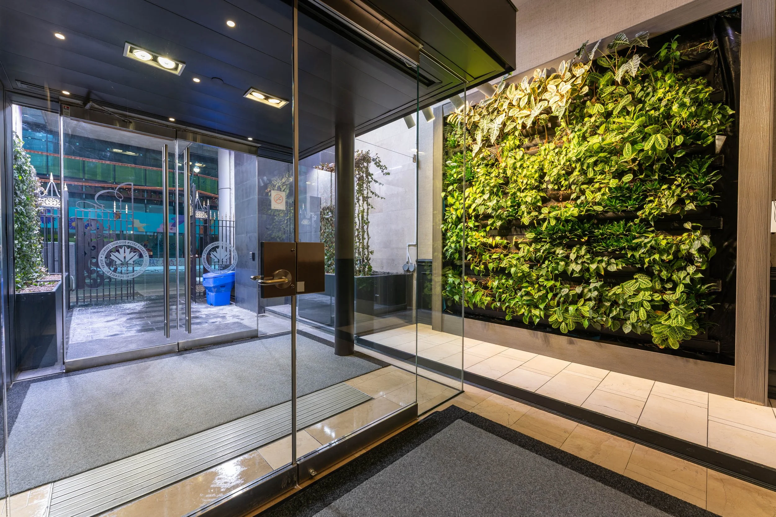 32 - DSC09023-HDR - Lobby Entramce.jpg