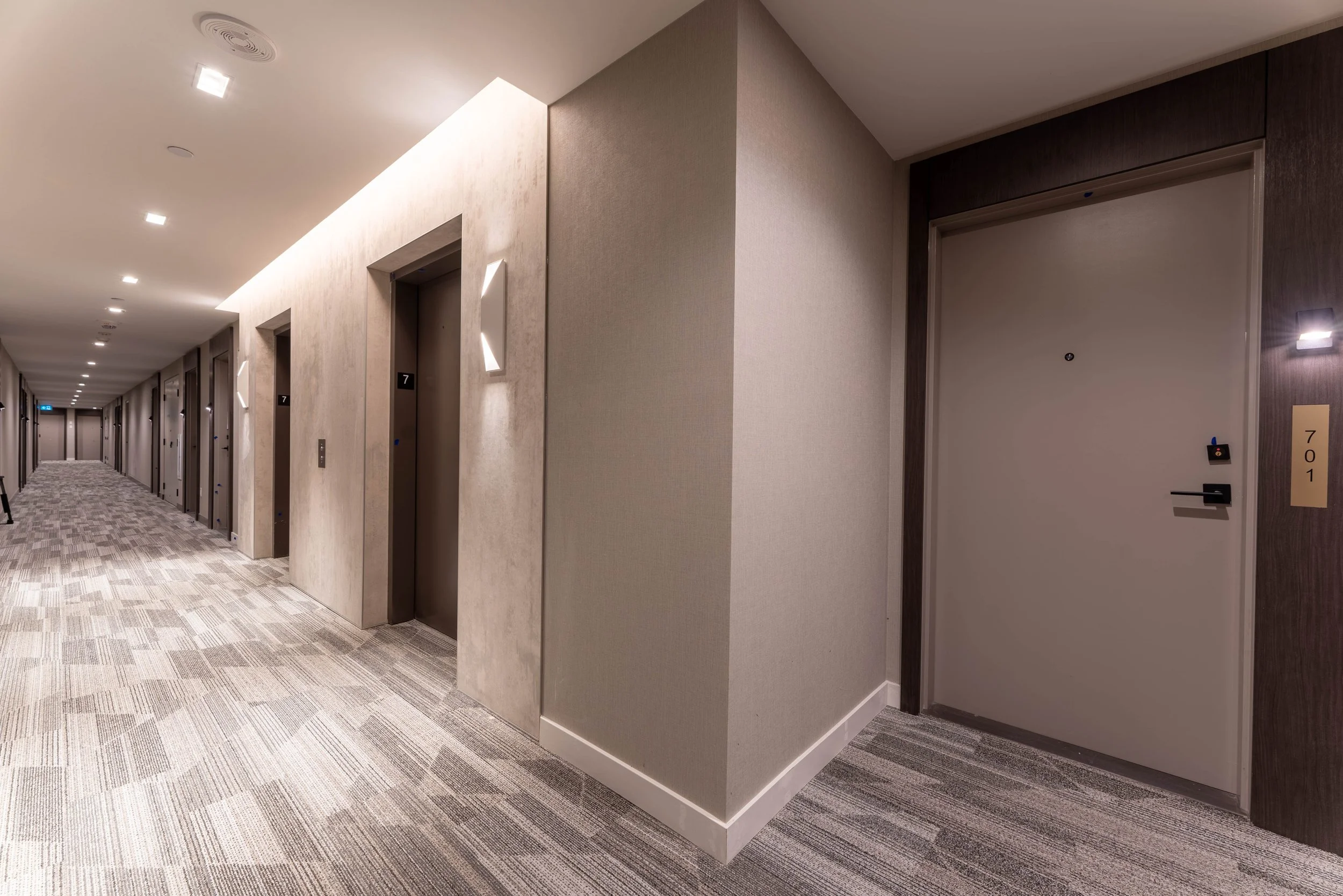 13 - Floor Hallway.jpg