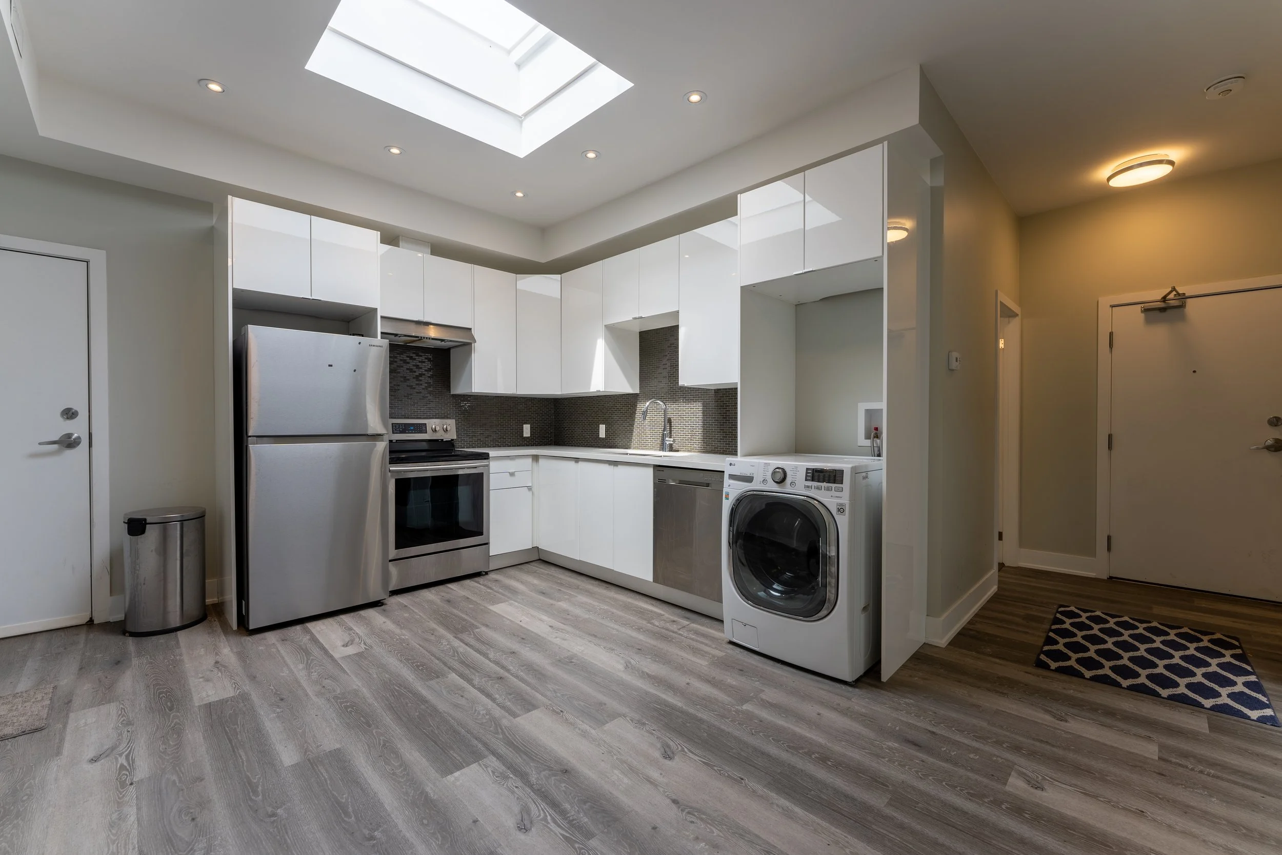 02 - Kitchen:Living.jpg