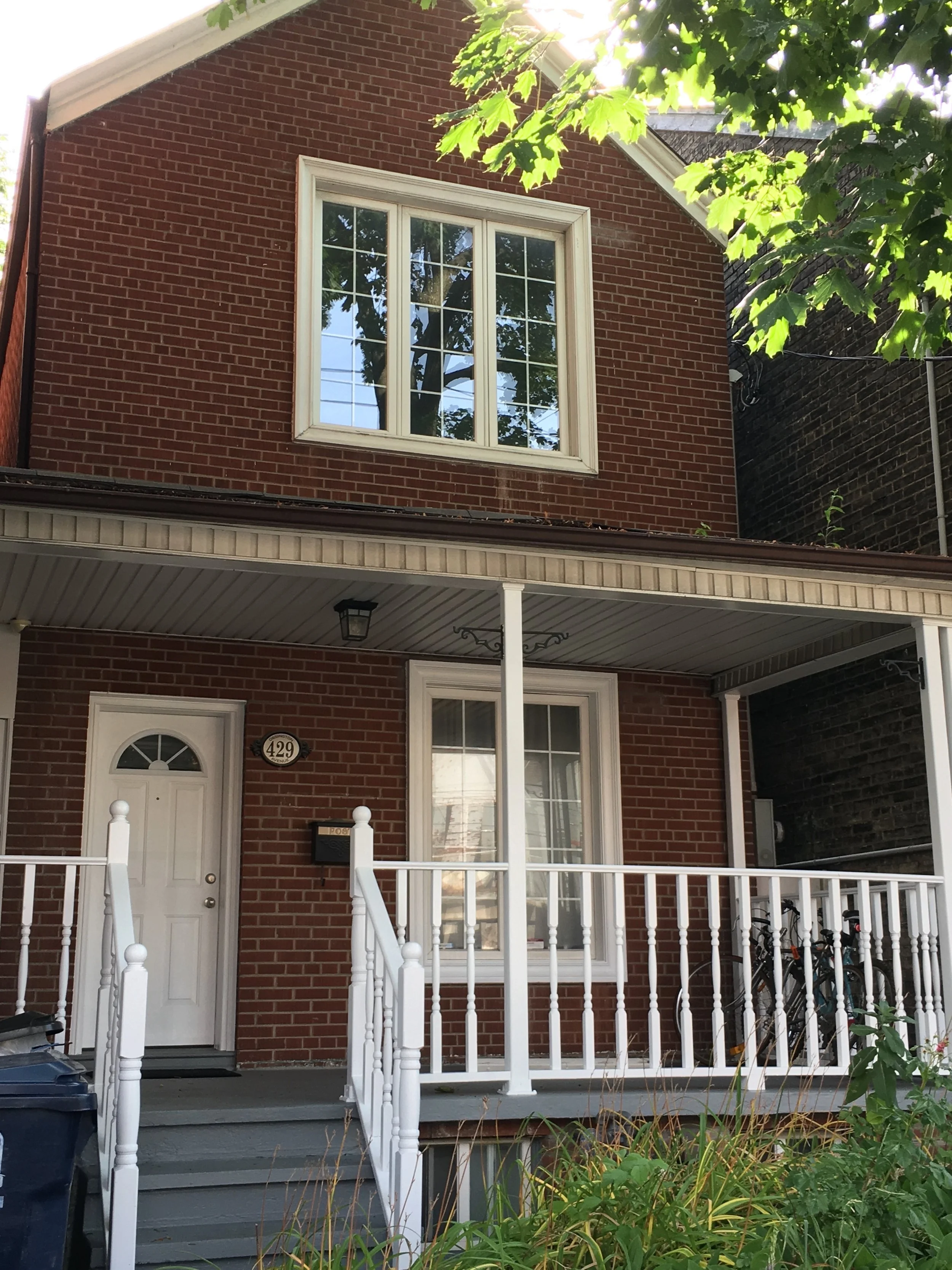 FOR LEASE: 429 Ossington Avenue Upper
