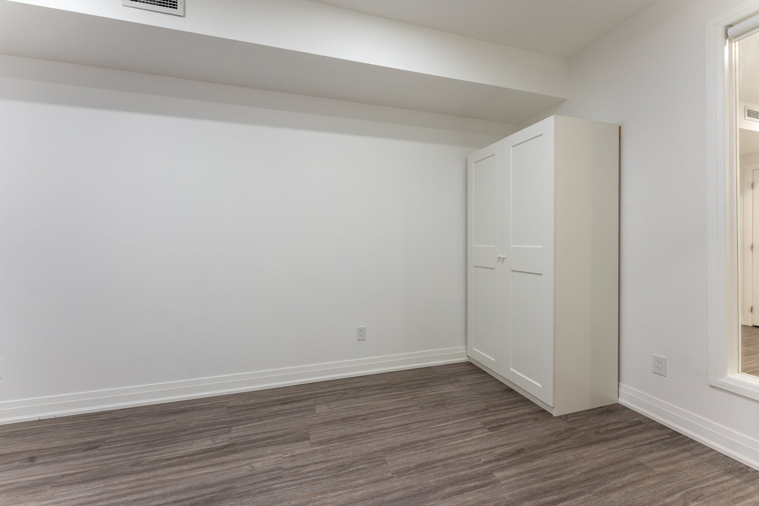 08 - DSC00180-HDR - Bedroom 1.jpg