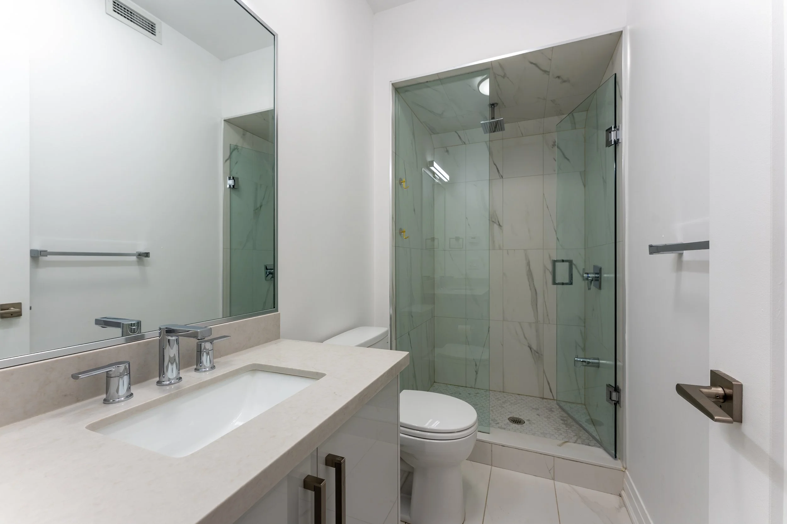 11 - DSC00189-HDR - Bathroom.jpg