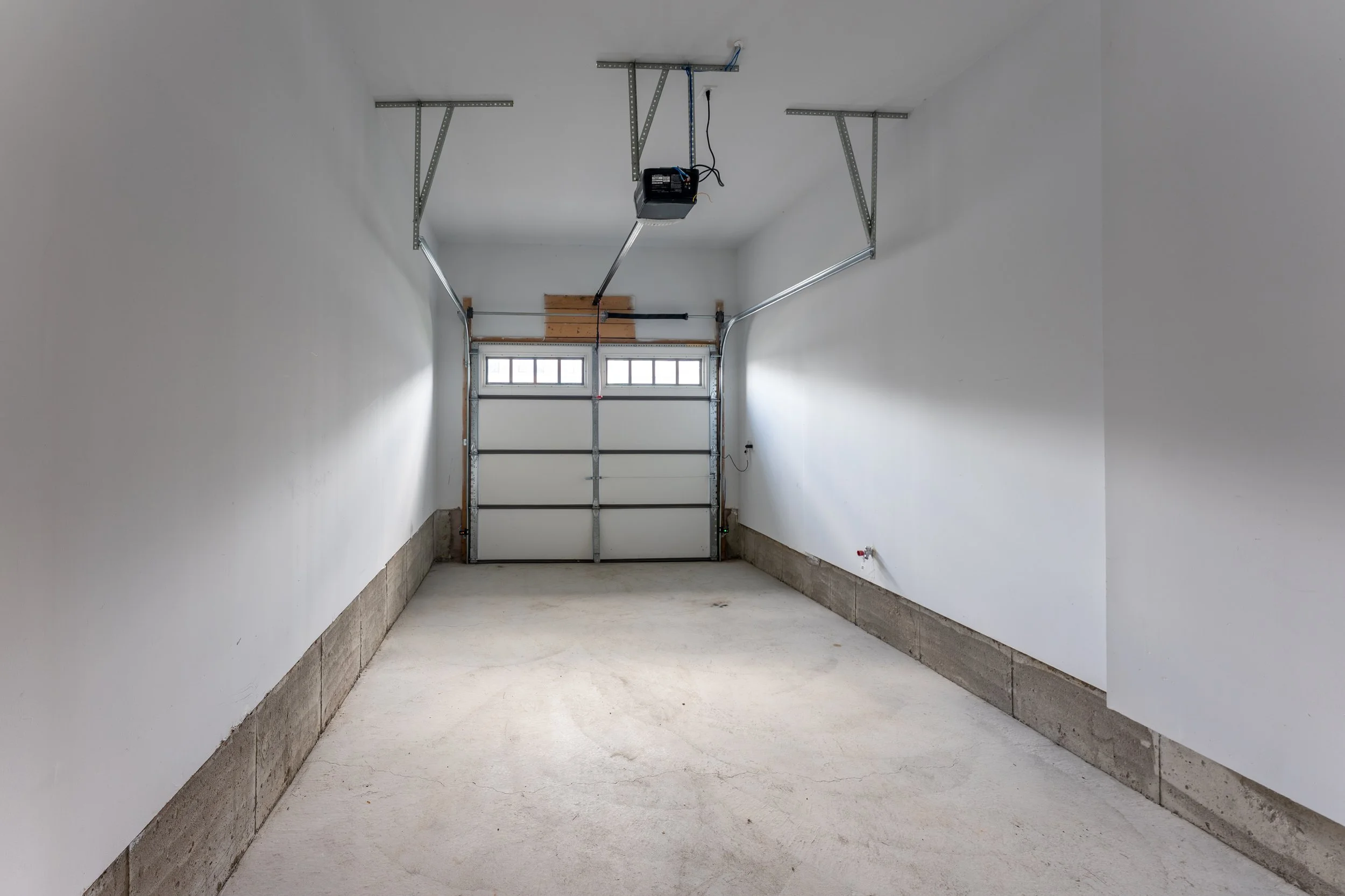 24 - DSC00675-HDR - Garage Door Closed.jpg