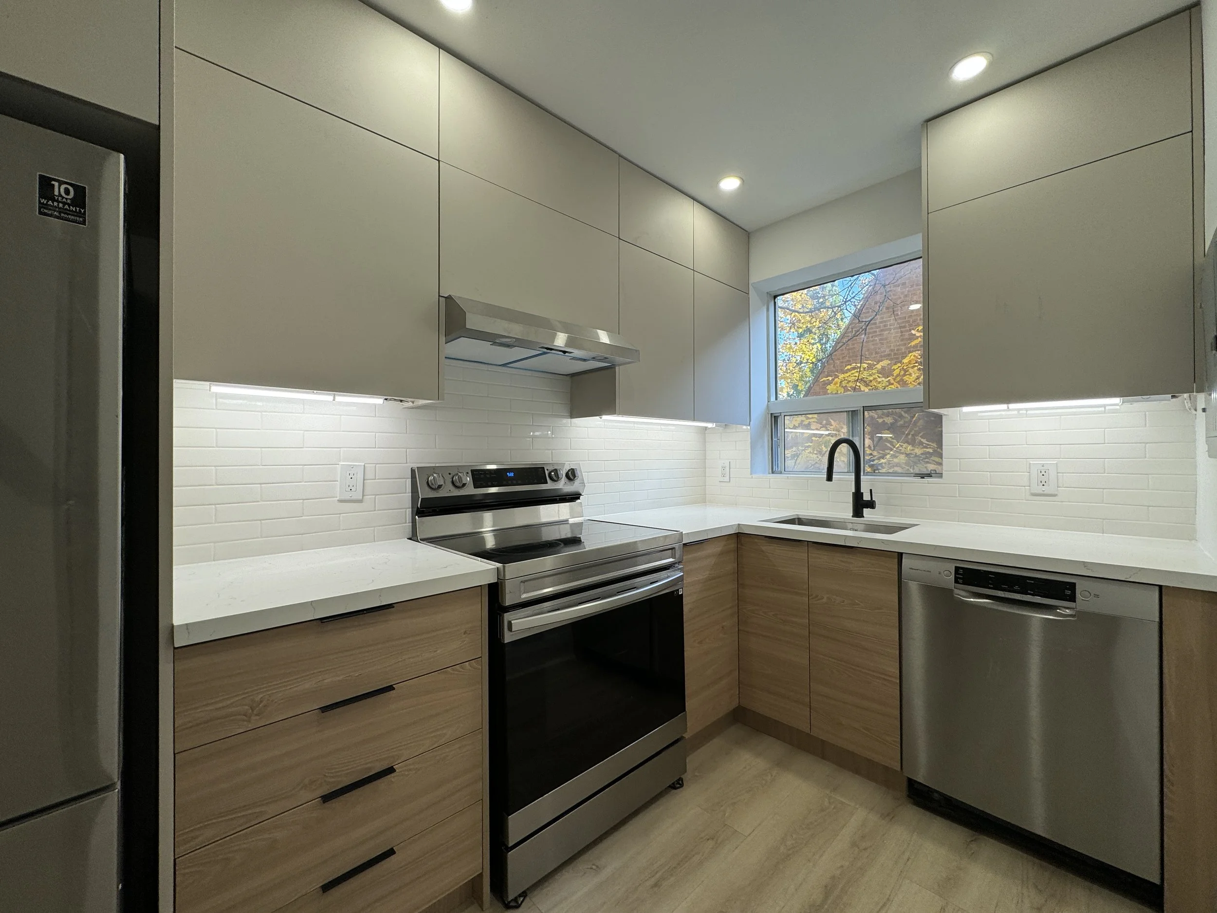 01 - IMG_0565 - Kitchen.JPG
