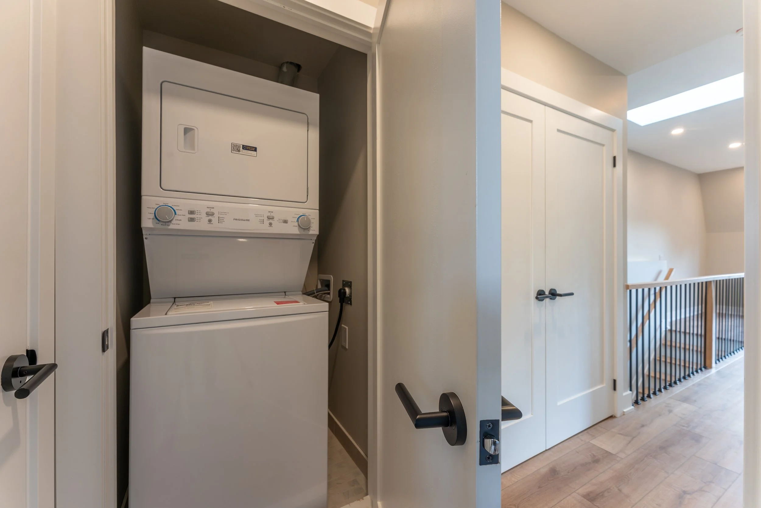 11 - DSC01287-HDR - Laundry.jpg
