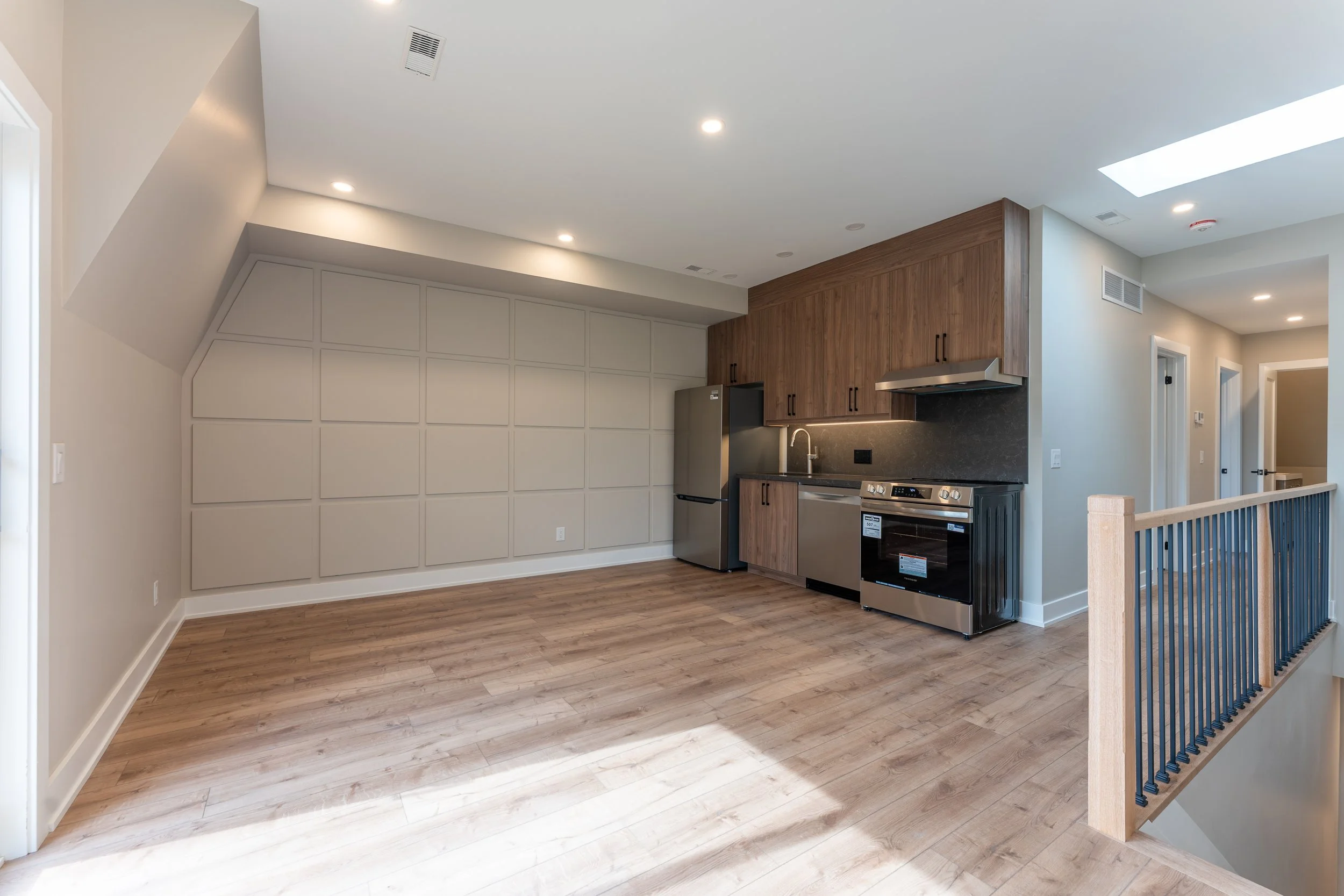 FOR LEASE: 352 Jones Avenue #4