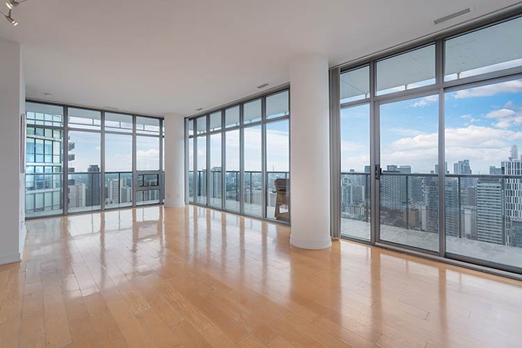 015-The-Floor-to-Ceiling-Windows-Are-Superb (1).jpg