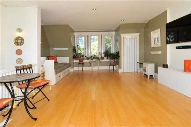 FOR LEASE:  431 Kingston Road Main Unit
