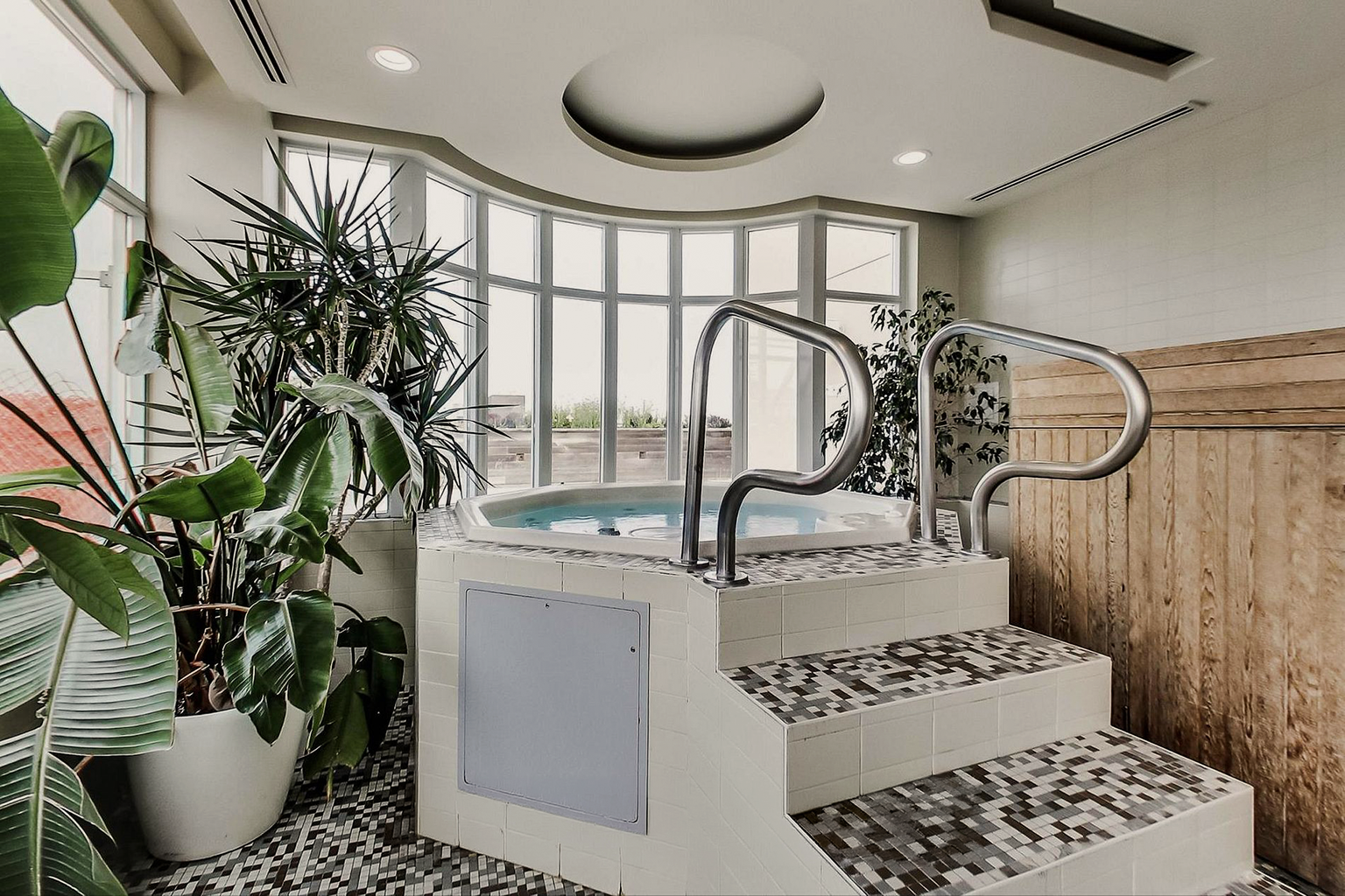 16 - Amenities - Hot Tub - Matched.png