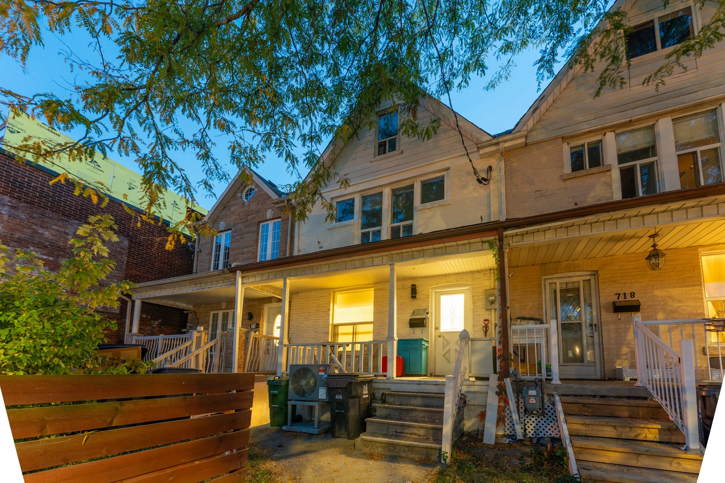 FOR LEASE: 716 Lansdowne Avenue #Upper