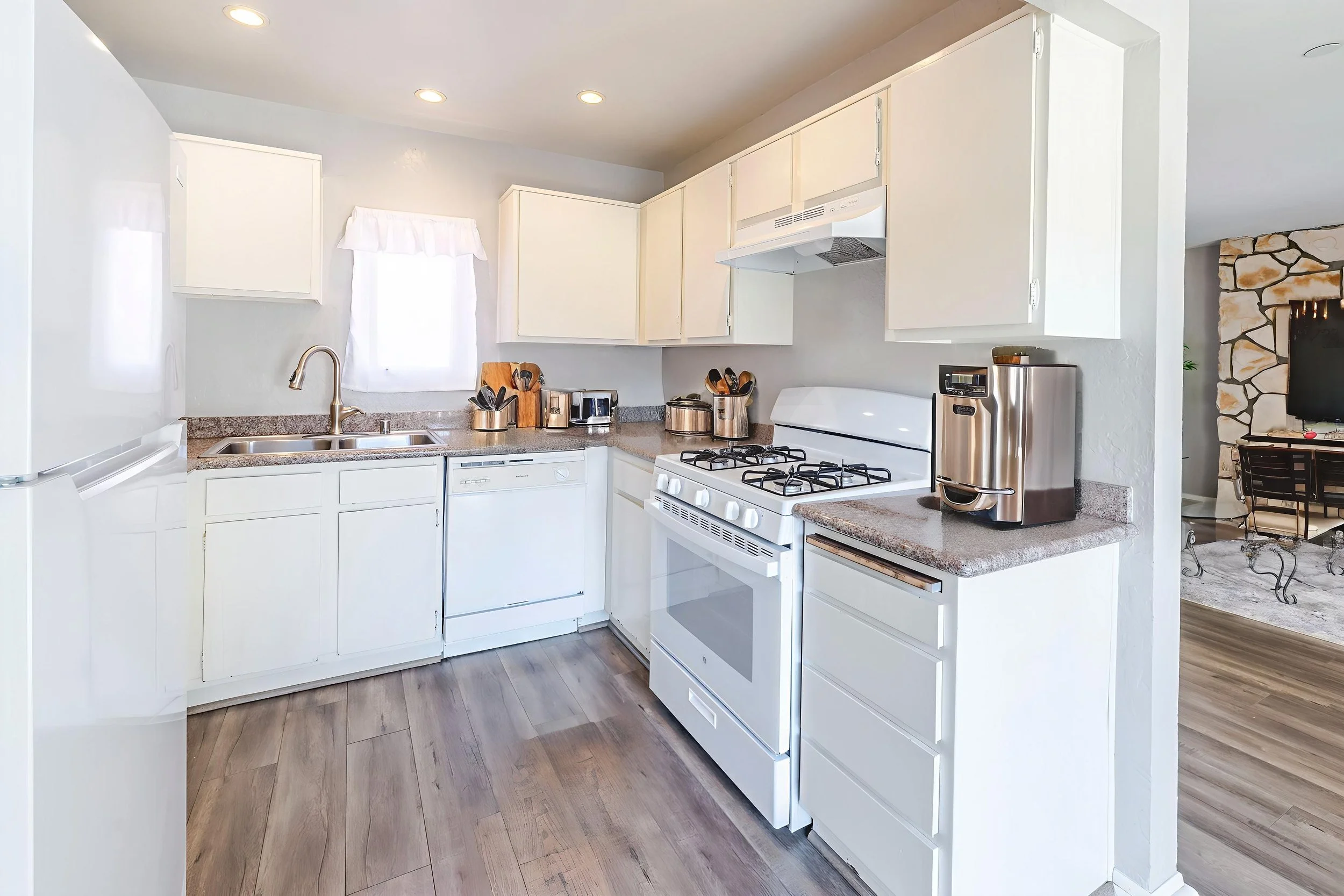 CenterAve-2 - Kitchen - Industrial - 22.jpg