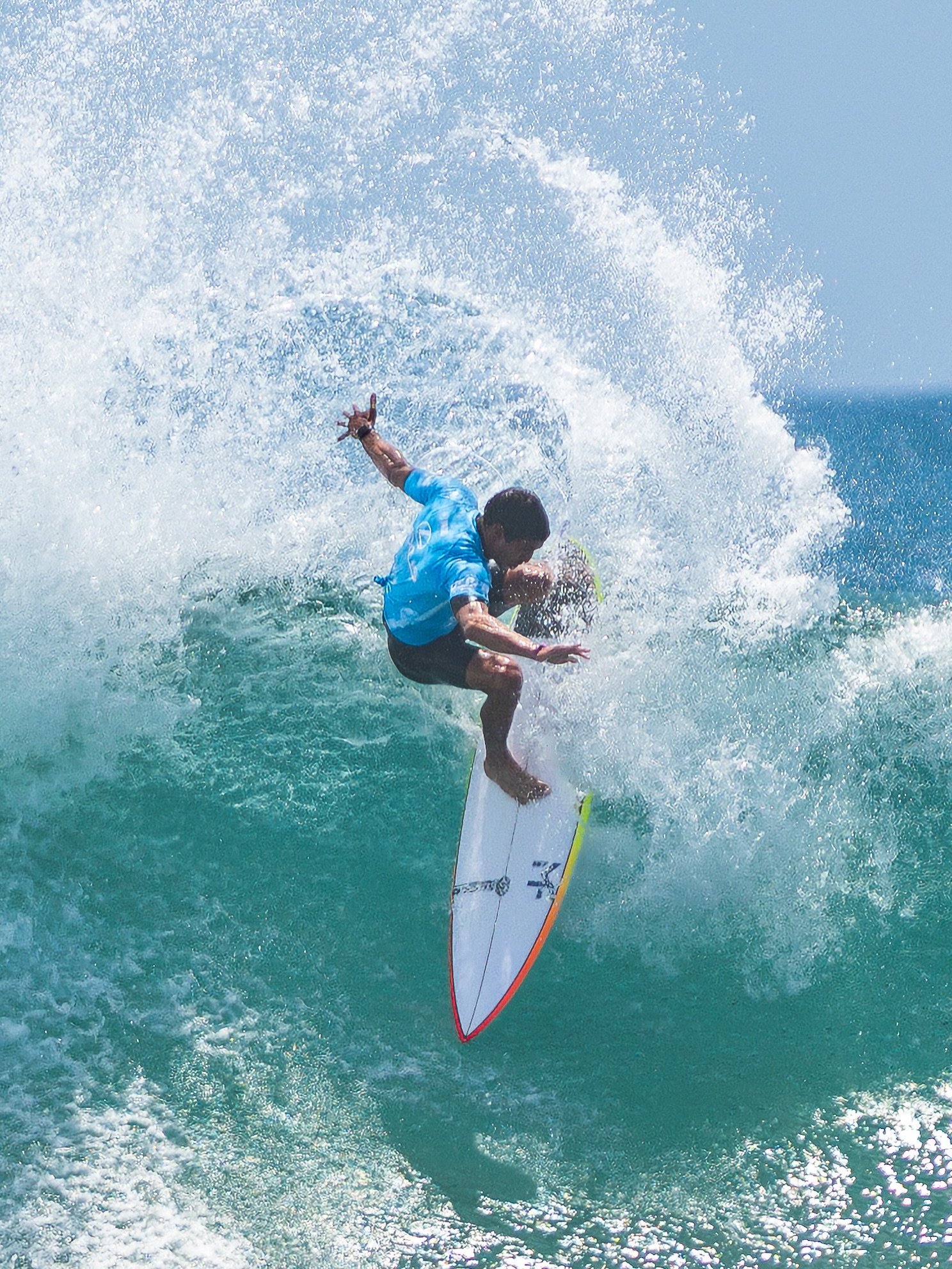 Someone must have prayed to the Surf Gods because the waves were pumping and the athletes are shredding it up at the @usopenofsurf. 

#surfcityUSA #usopenofsurfing #huntingtonbeach