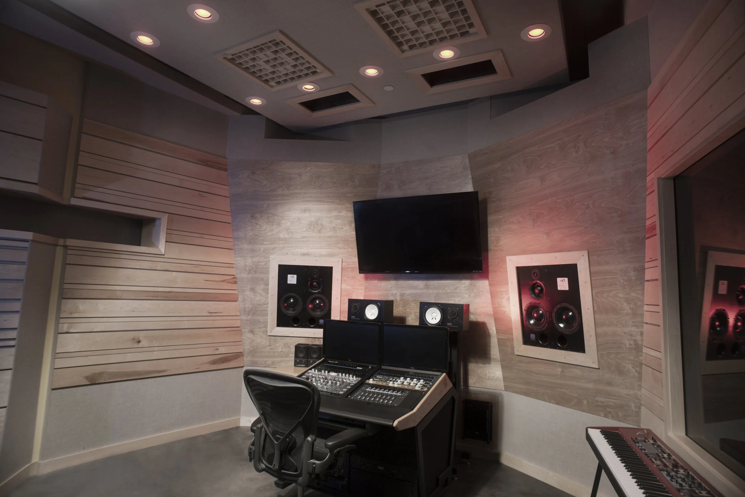 Mixing Console 4.jpg