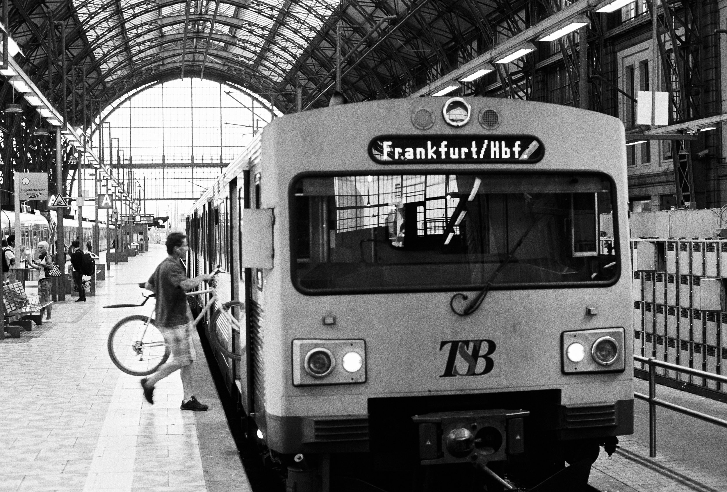Timeless train, Frankfurt HbF