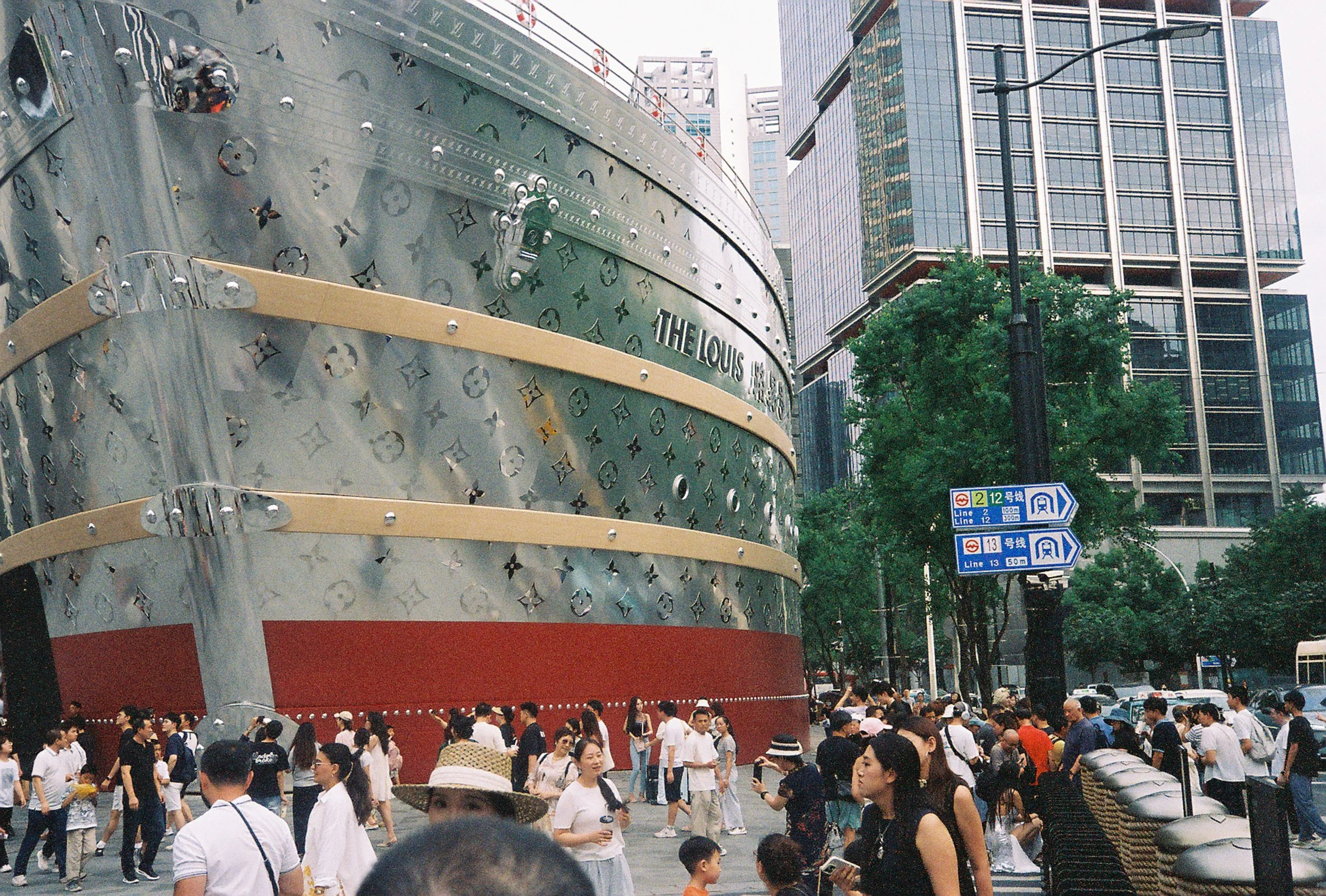 R1-01405-002A.jpg