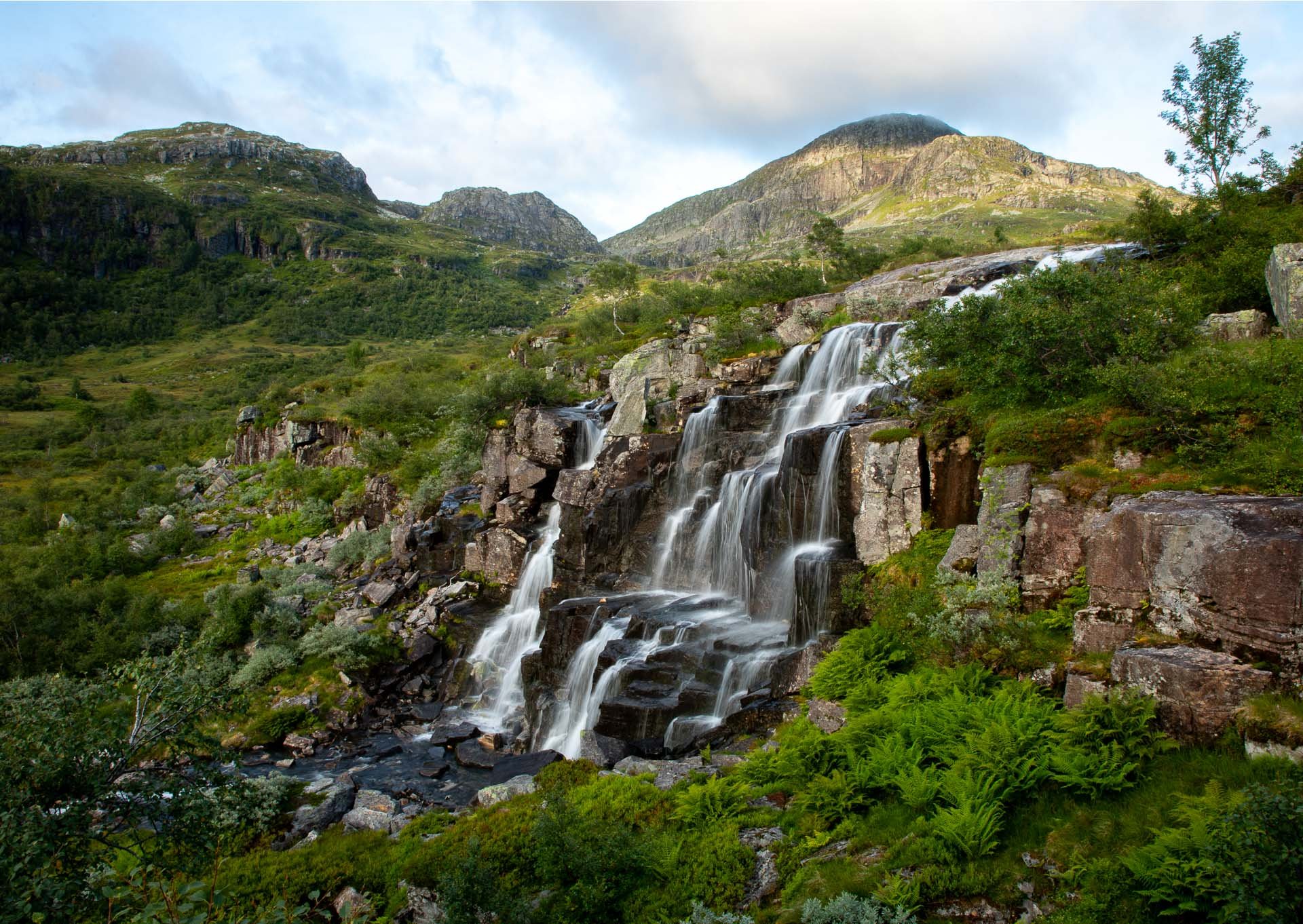 Waterfal in front of Reinsnuten - Maldal