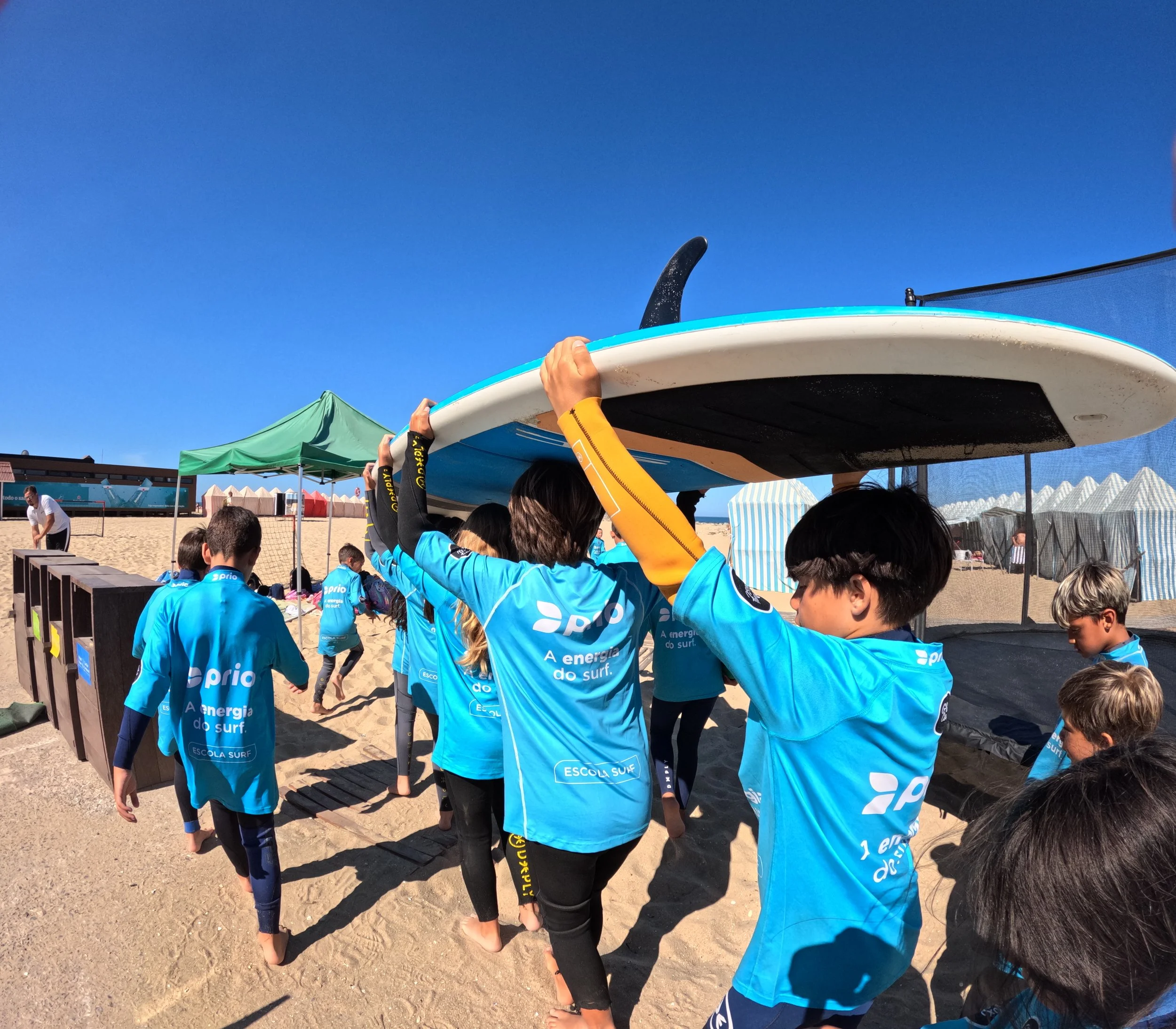 Na GreenCoast Surf School acreditamos que o surf é muito mais do que um desporto – é uma filosofia de vida. At GreenCoast Surf School, surfing is more than a sport – it’s a way of life.