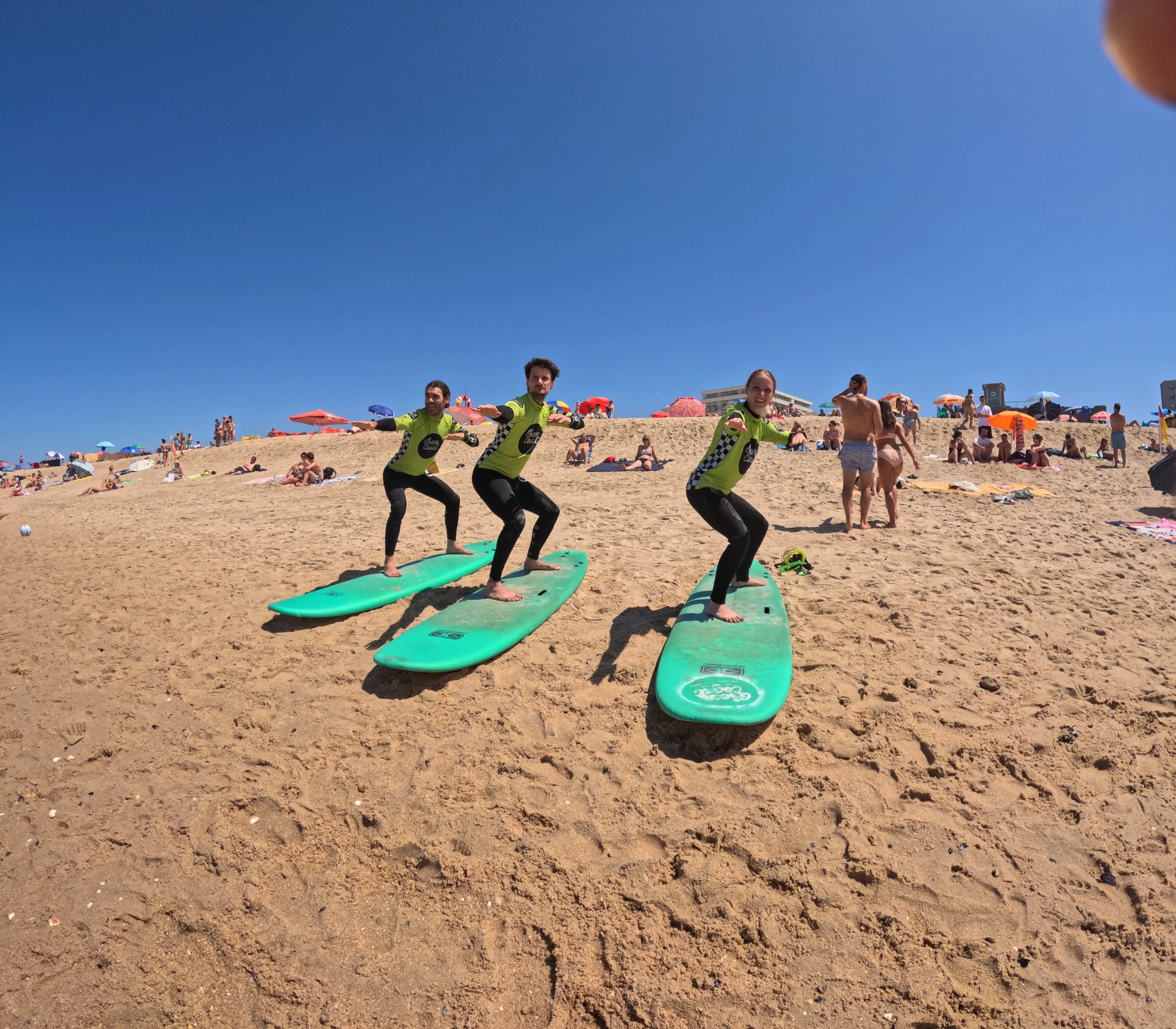 O Giuseppe chegou à GreenCoast com uma prancha nos sonhos e um sorriso curioso. Giuseppe came to GreenCoast with a board in his dreams and a curious smile.