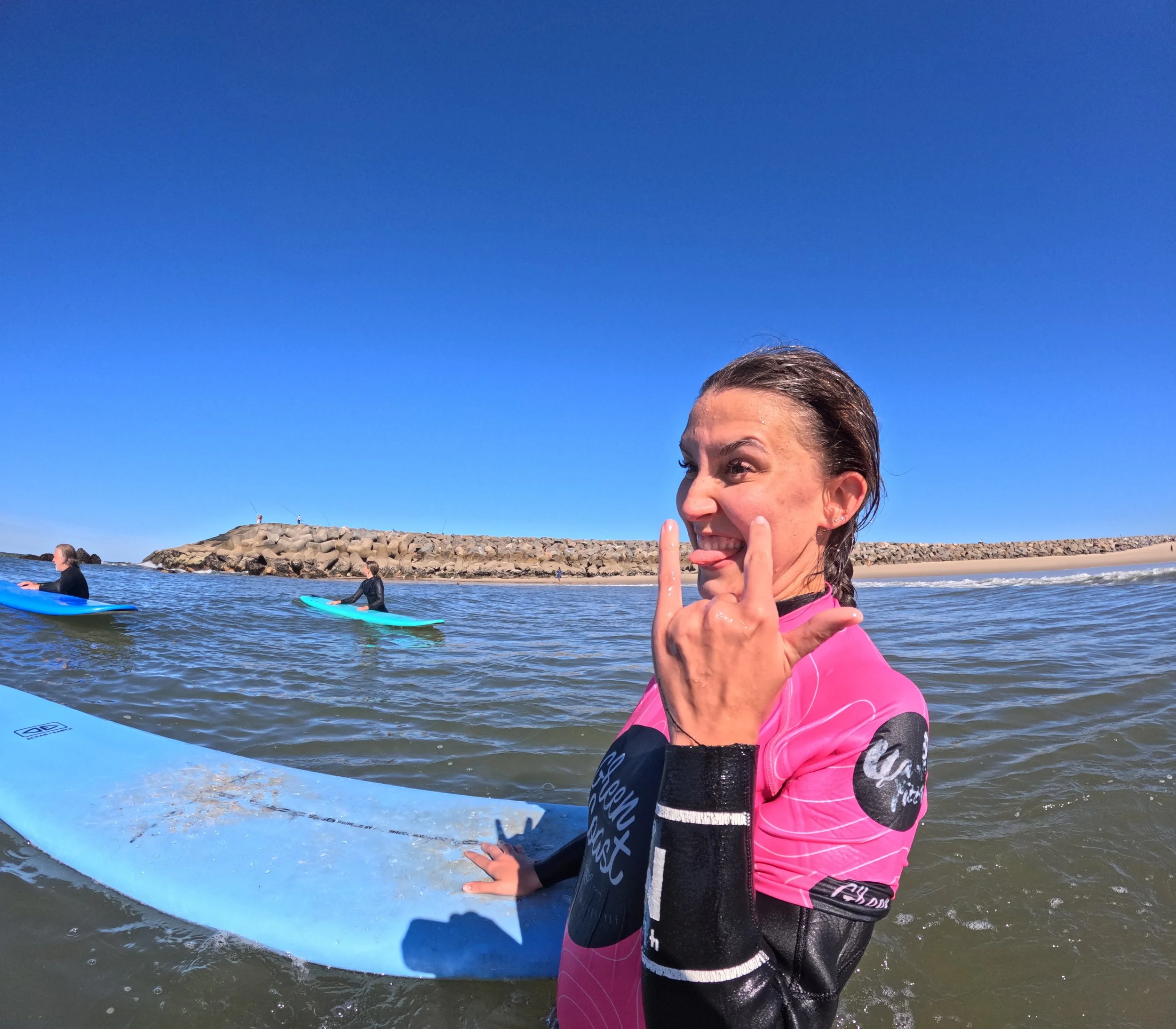 É mais do que surf. É alegria pura! Escola da Felicidade! ~ It’s more than surfing. It’s pure joy!