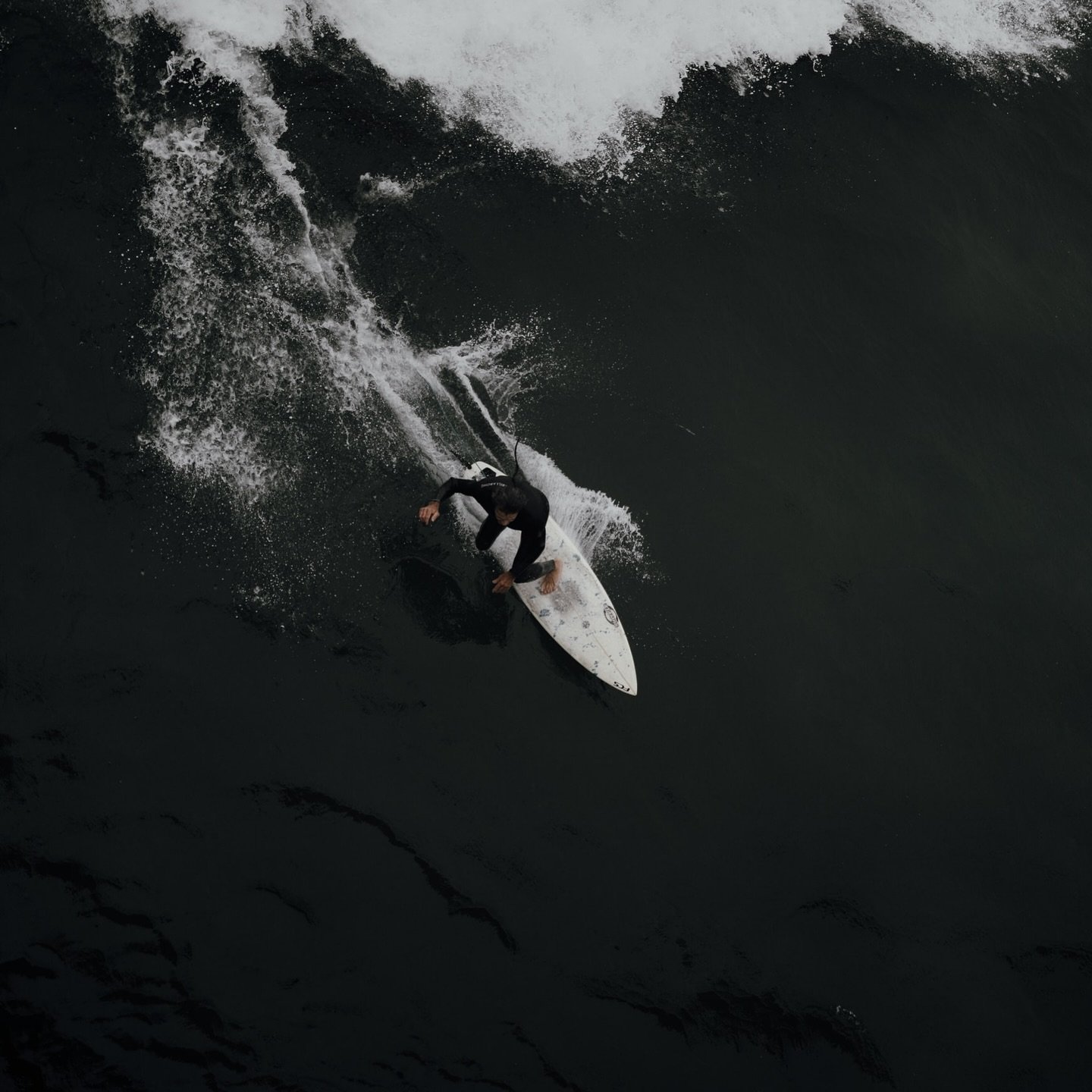 O mar &eacute; o nosso terreno de treino e o surf, a nossa forma de o viver.

Hoje, no Dia Nacional do Mar, celebramos cada onda, mas tamb&eacute;m cada gesto que ajuda a proteger o oceano.

Sempre com energia PRIO 🩵

#DiaNacionalDoMar #Surf #PRIO #