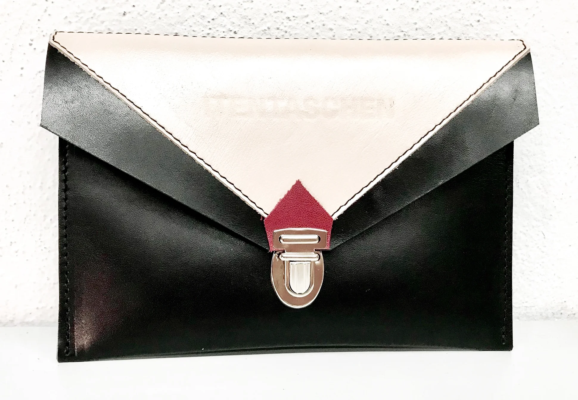 Black/Nacre