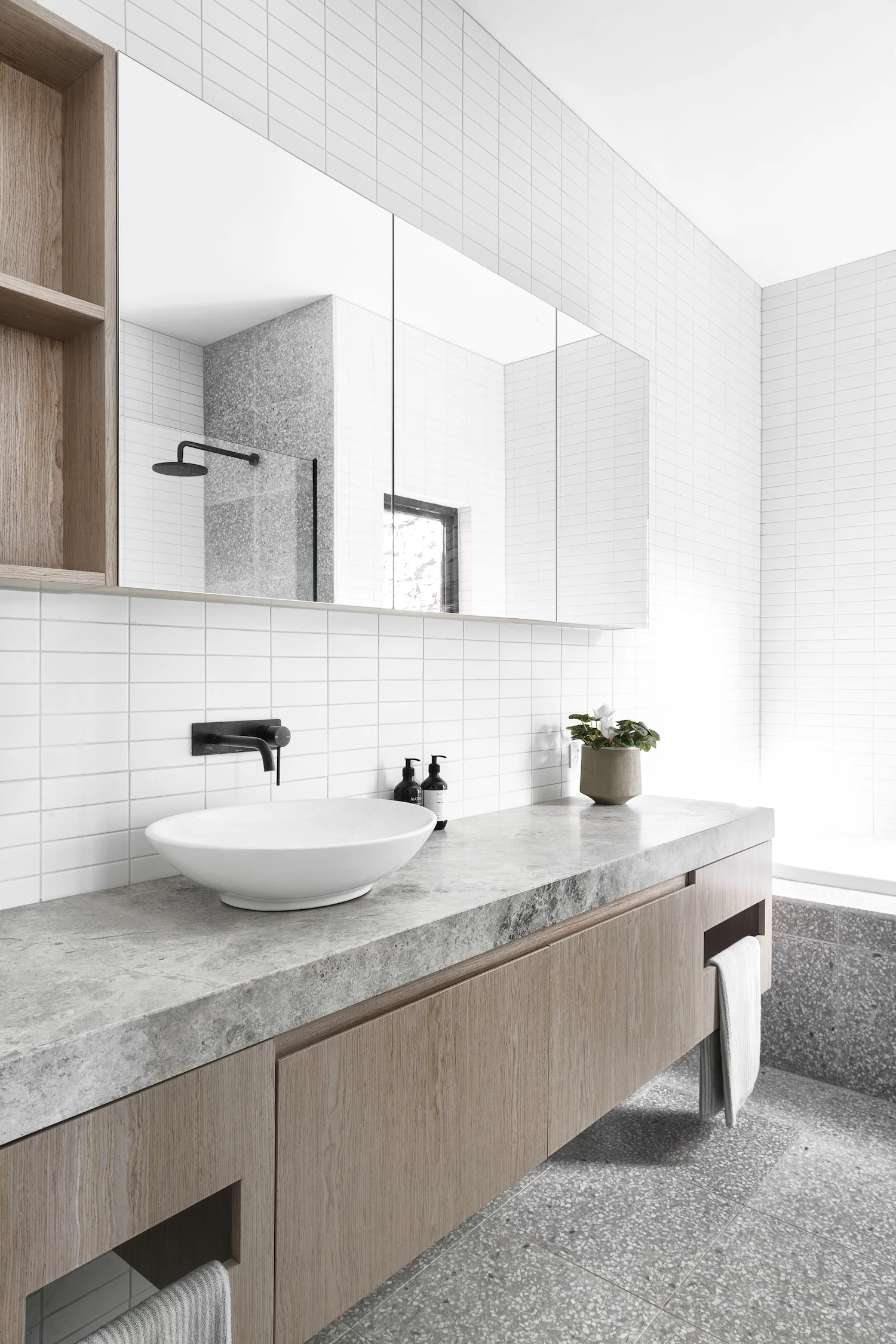 71-Cunningham-19 co-bathroom-sml.jpg