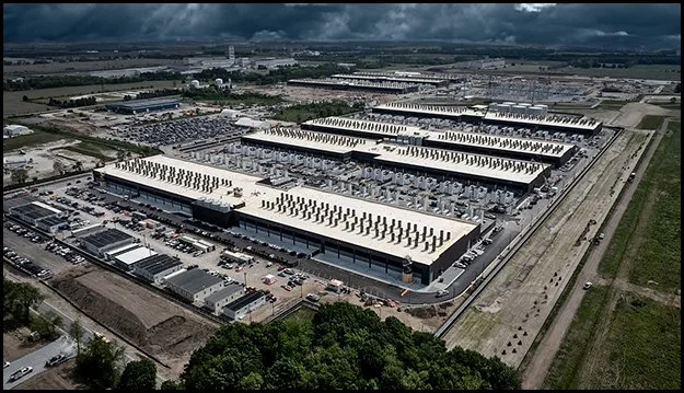 4.9_Mask_Amazon’s Biggest Data Center .jpg