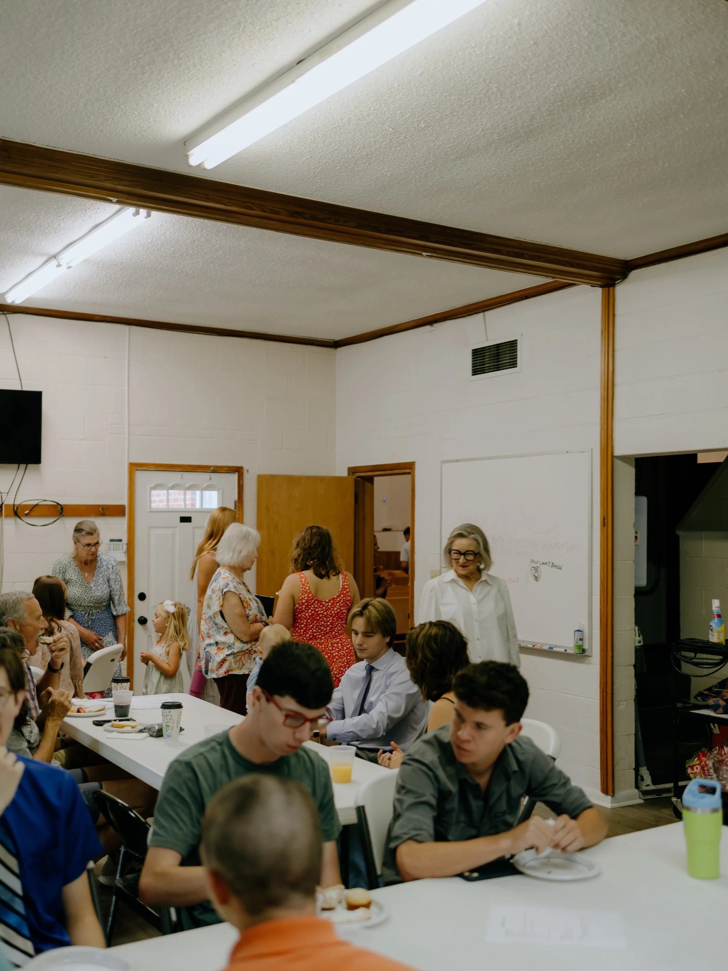 FIRST SUNDAAAAYYYY 🙌

👉Good conversation, good breakfast, and always good coffee (or tea!!!) 

First Sunday is this Sunday at 9:30am in the fellowship hall! Our gathering begins at 10am ☕️☕️☕️