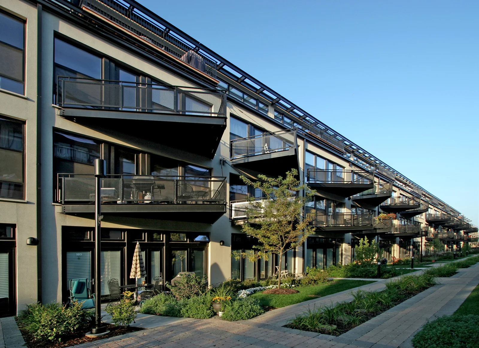 05 University Common_Back Balconies_WEBSITE RES.jpg