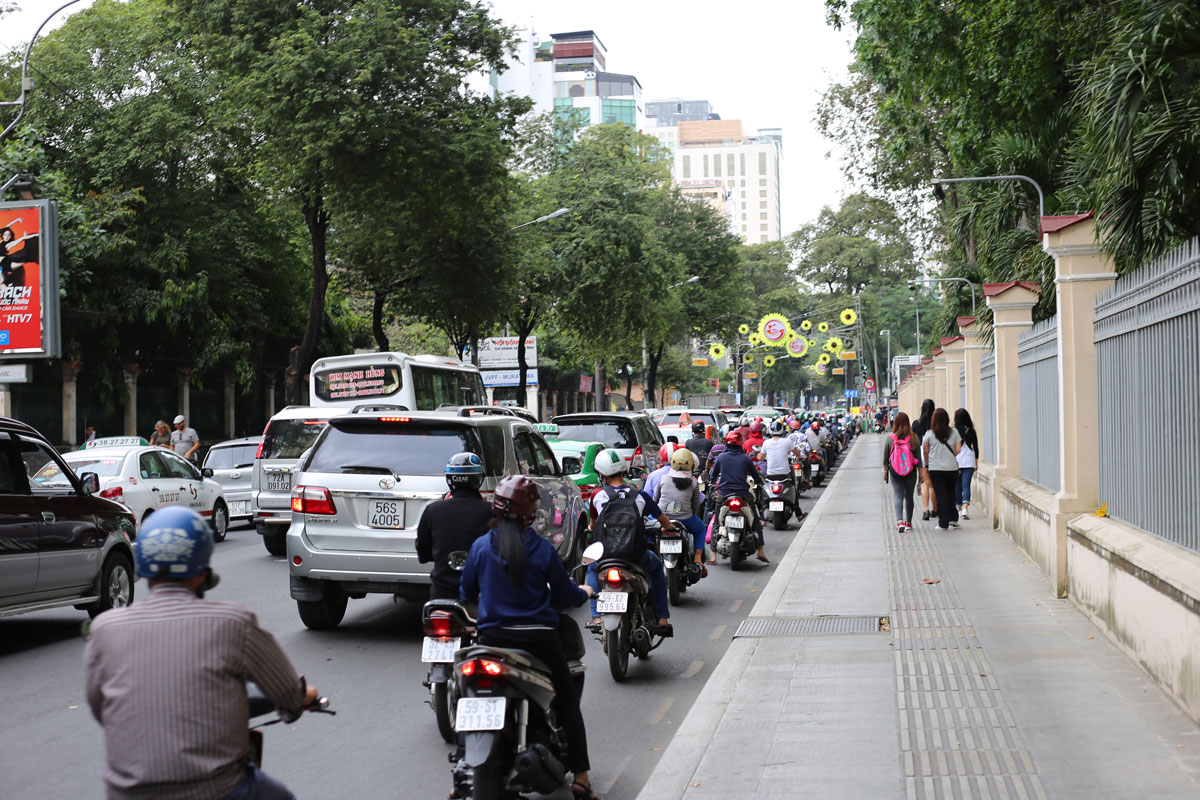 Almost 3/4 of the people living in Saigon are under the age of 30; Saigon felt lively, young, and full of hustlers (in a good way). 