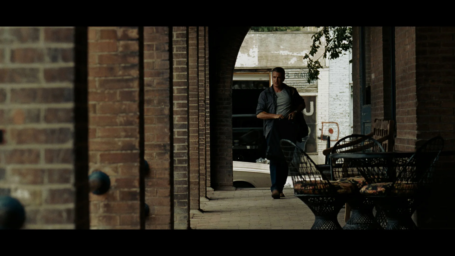 inhale_reel2_stills_120608_cropped_000_01.jpg