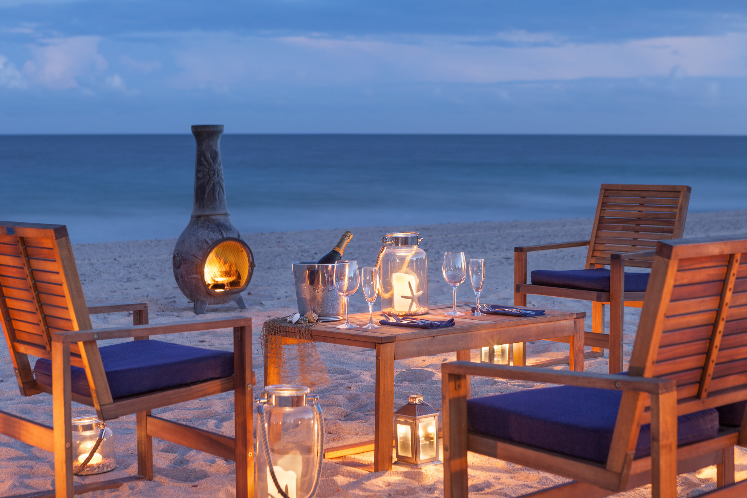 FLLSB_PrivateBeachDining.jpg