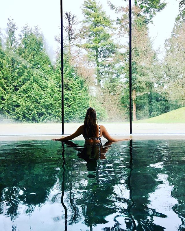 Reflecting back on #2018 🌲
#Grateful for all the places I've been &amp; for all my wonderful friends. Excited for what 2019 has in store. May your year be filled with fun, kindness &amp; laughter 💕 #LaraJeanLoves #travel #LondonBlogger #relax 💦